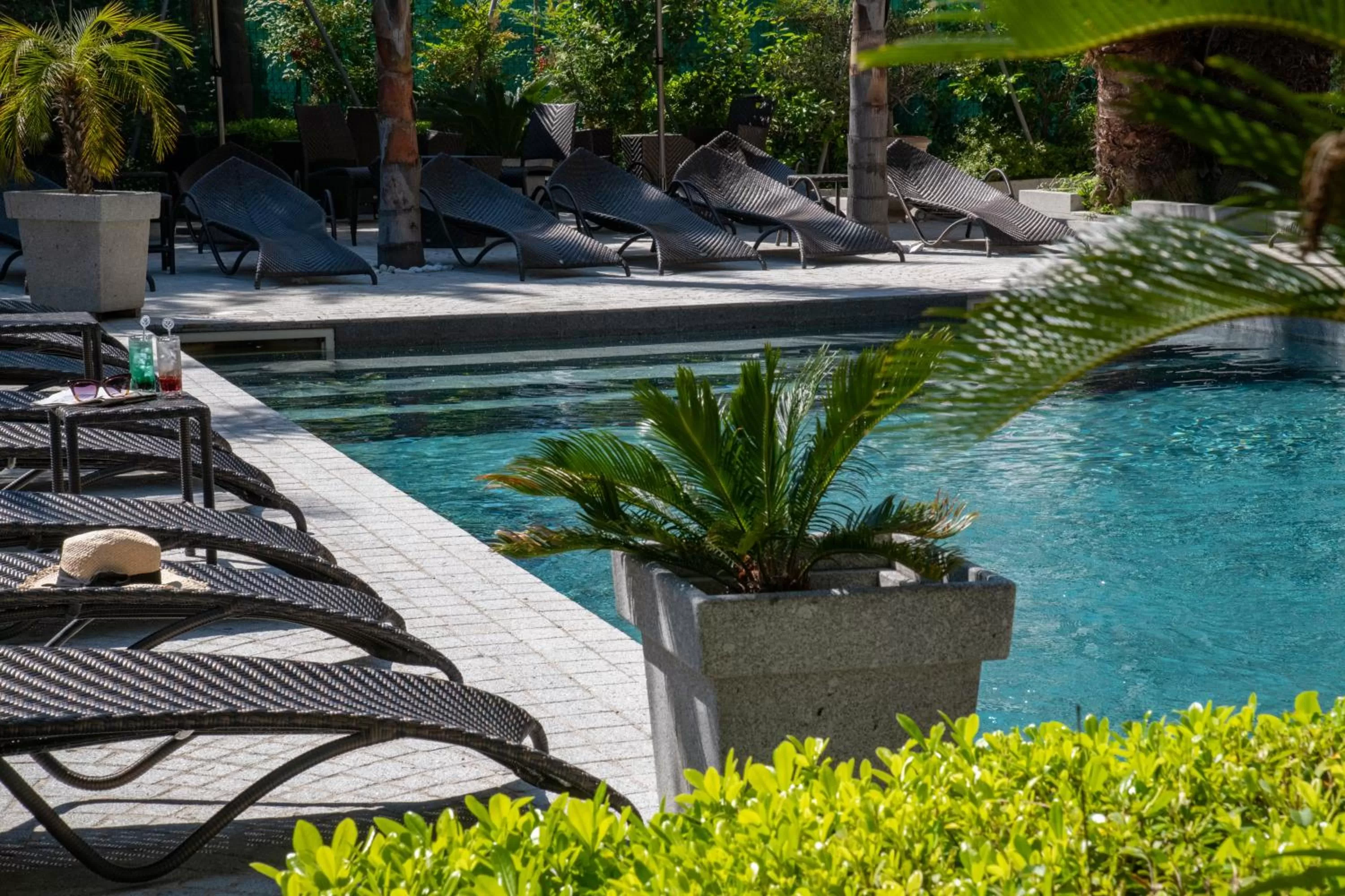Swimming pool in GOLDEN TULIP CANNES HOTEL de PARIS