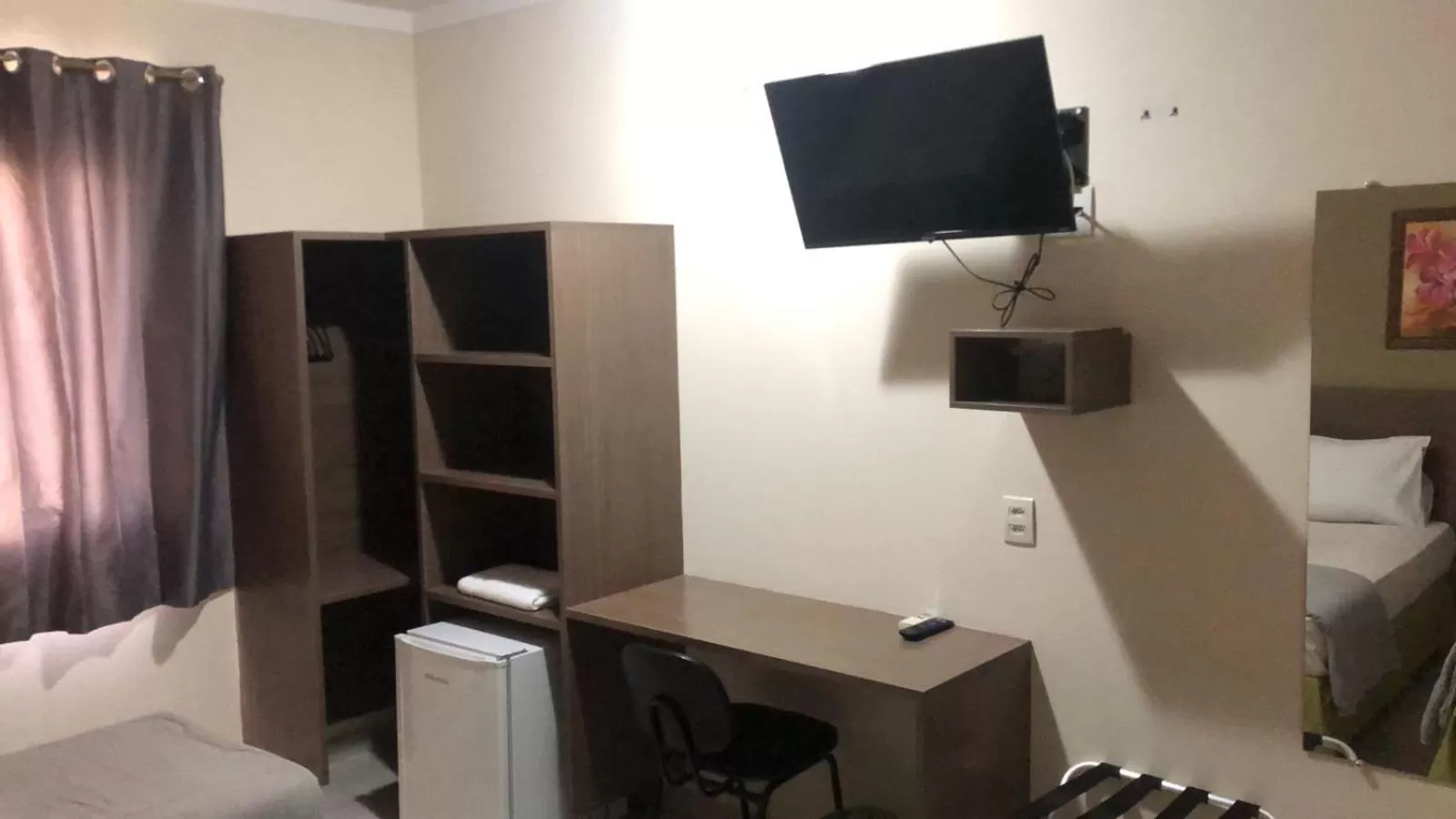 hair dresser, Bed in Astor Hotel