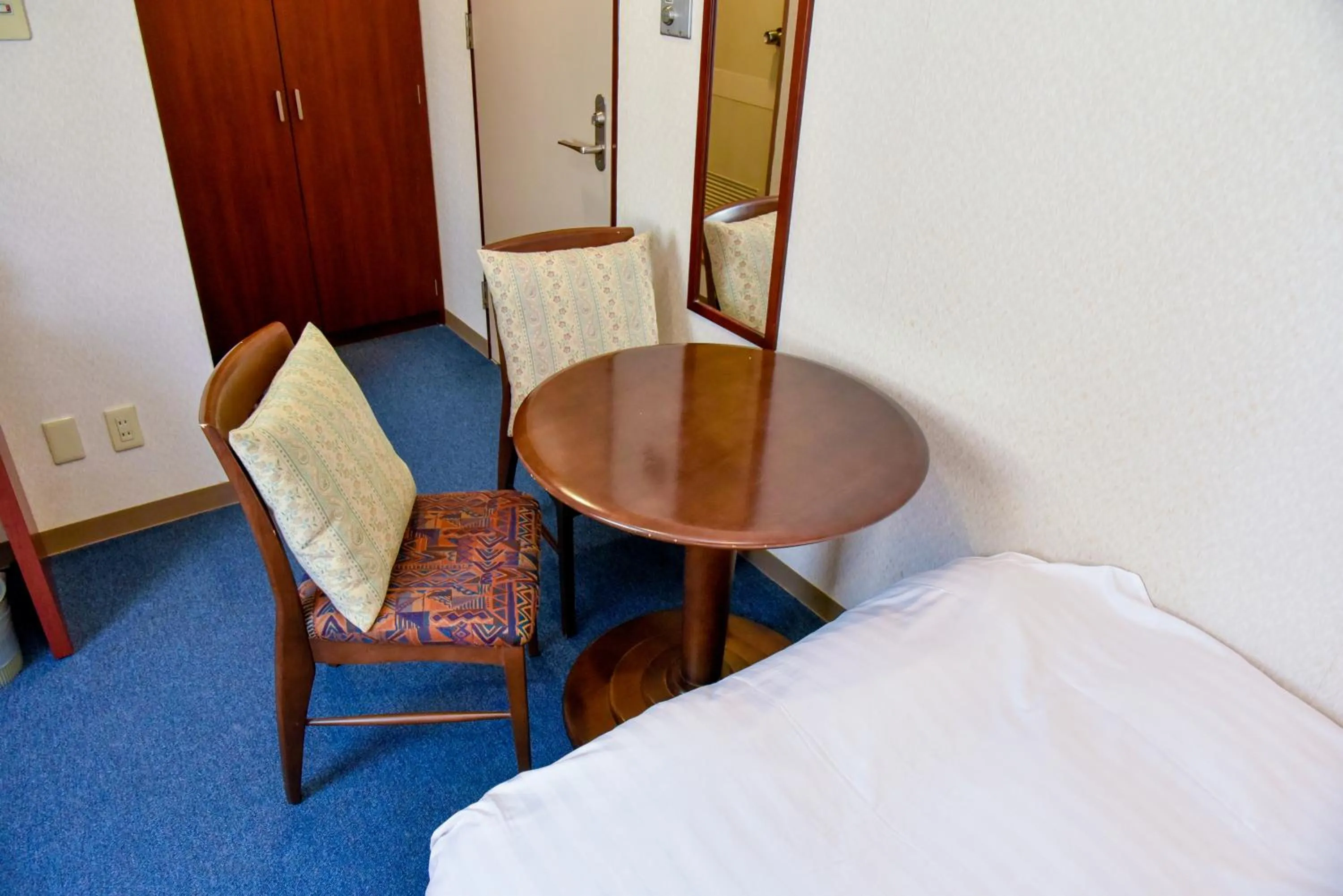 Bed in Hotel Palms Tenmonkan