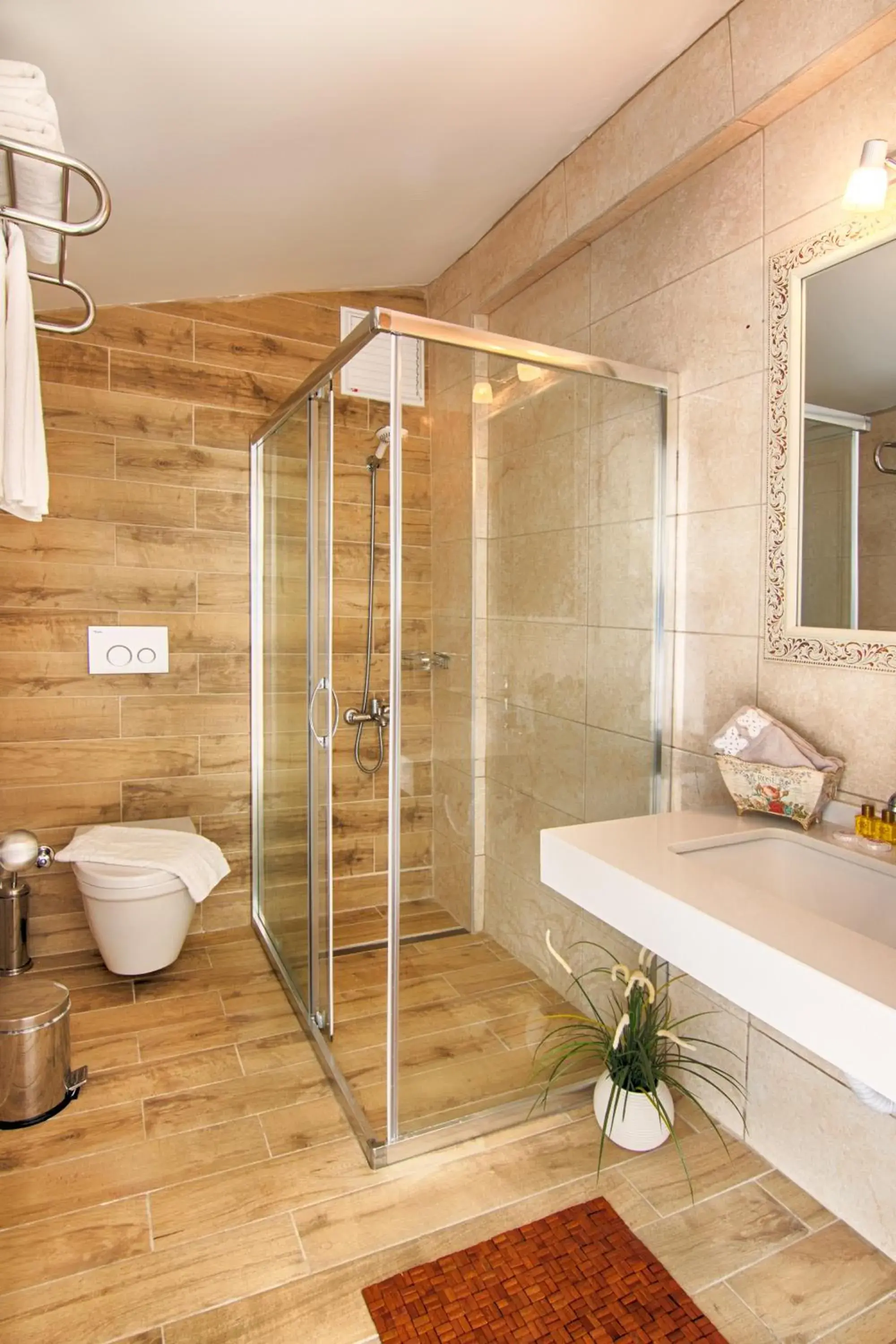 Shower, Bathroom in Romance Beach Hotel