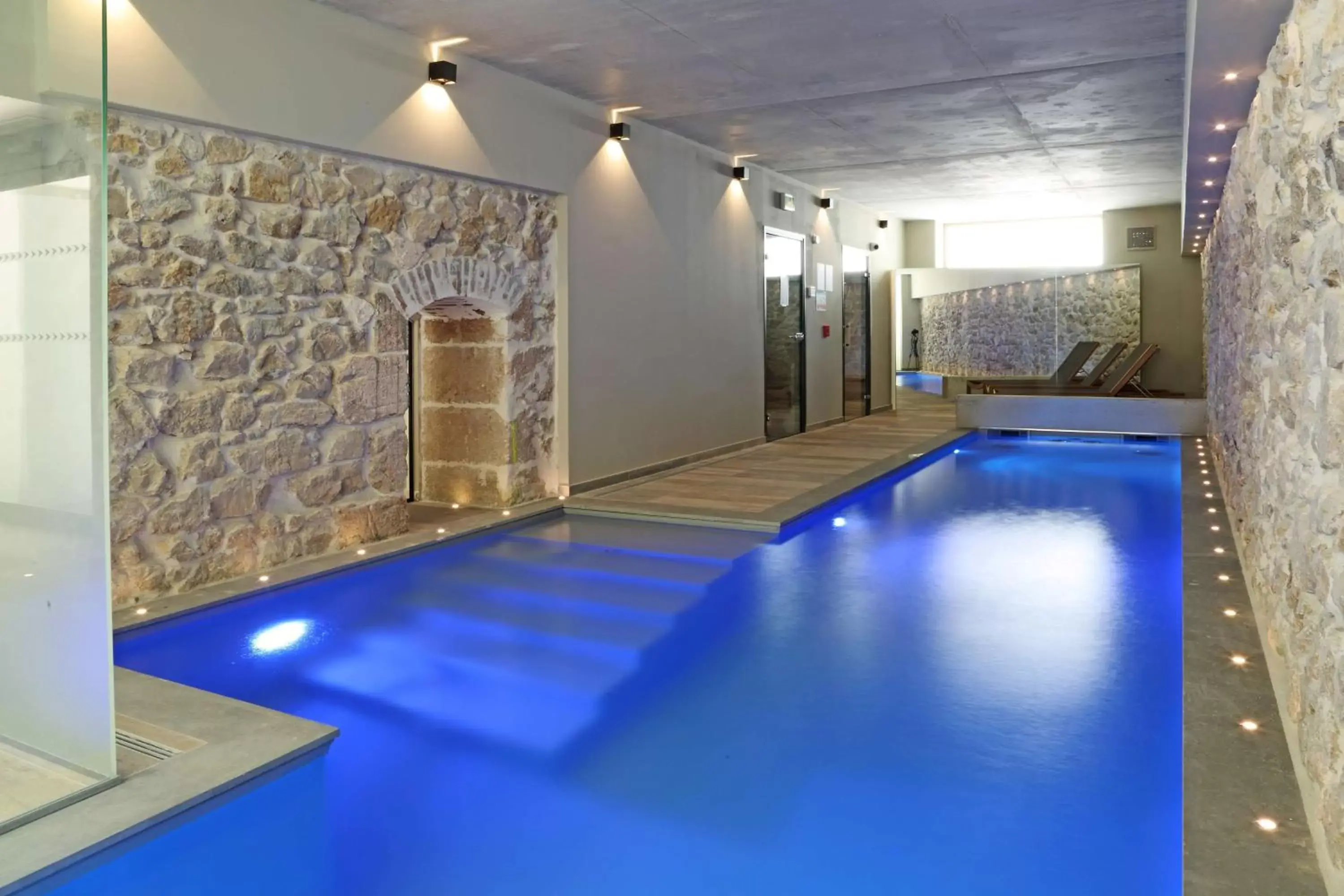 On site, Swimming Pool in Best Western Plus Hôtel La Joliette