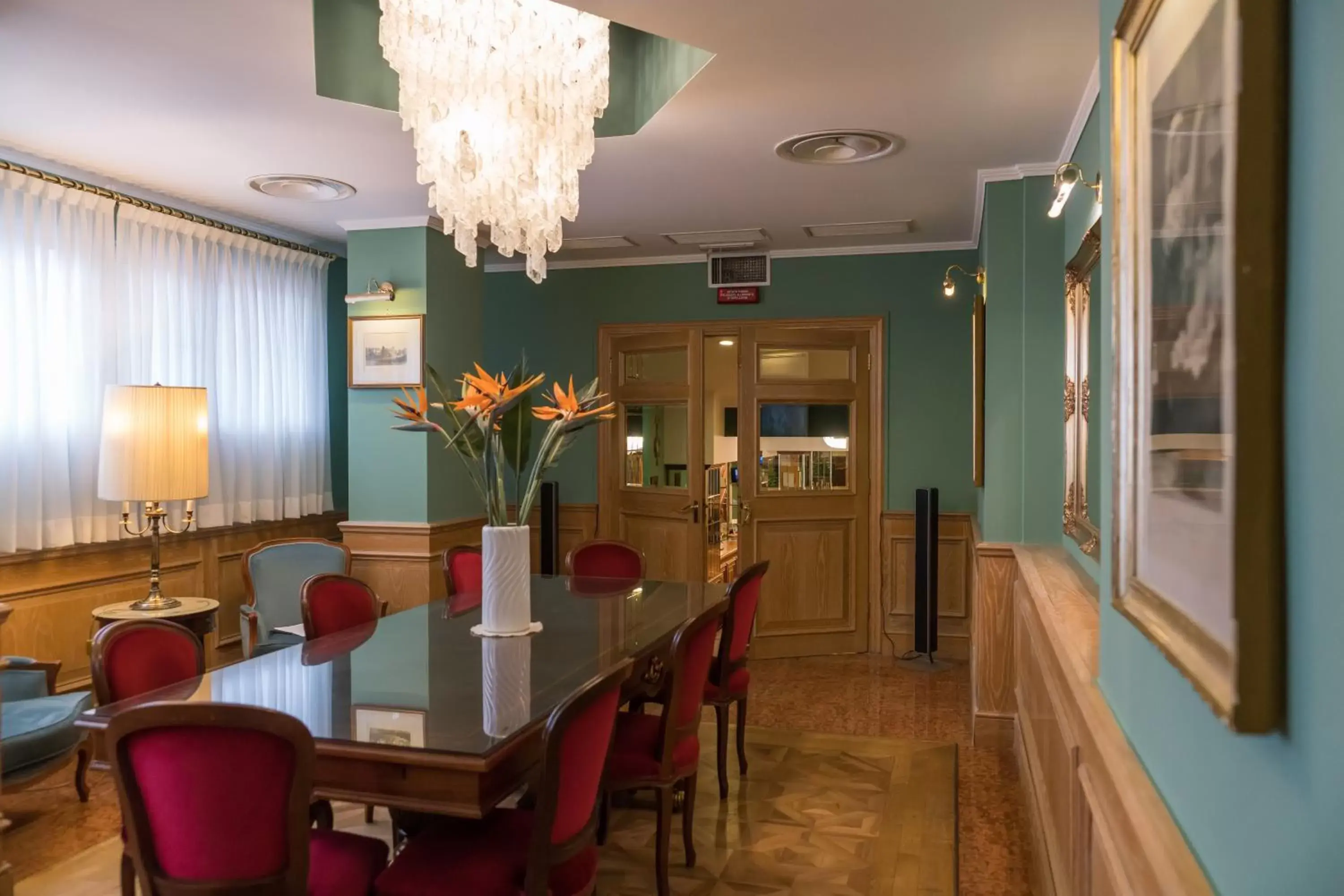 Meeting/conference room, Dining Area in Santa Barbara Hotel