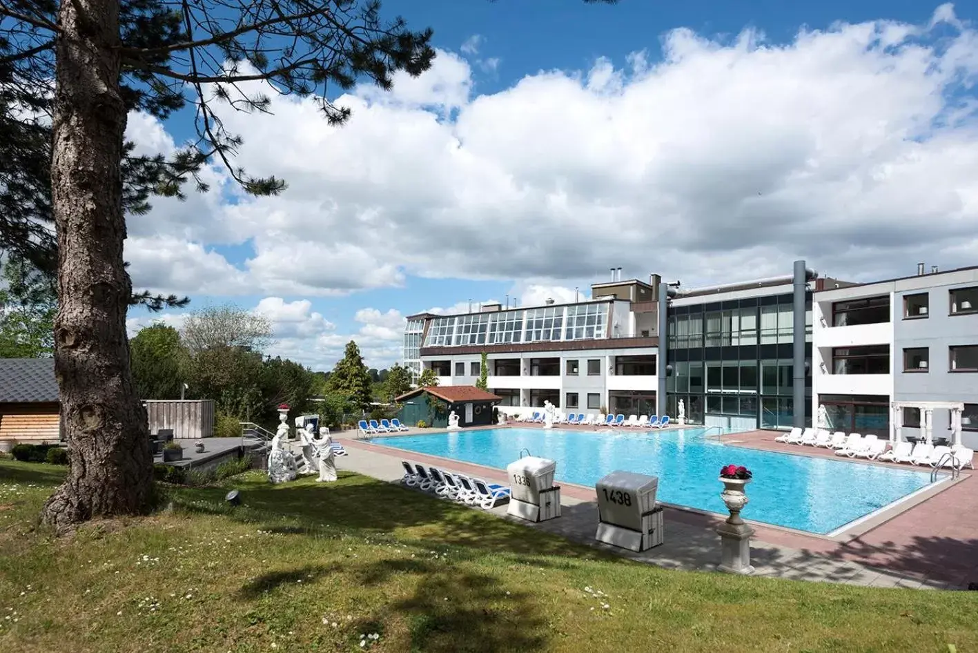 Property building, Swimming Pool in Hotel des Nordens
