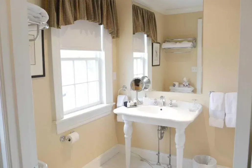 Bathroom in Compass Rose Inn