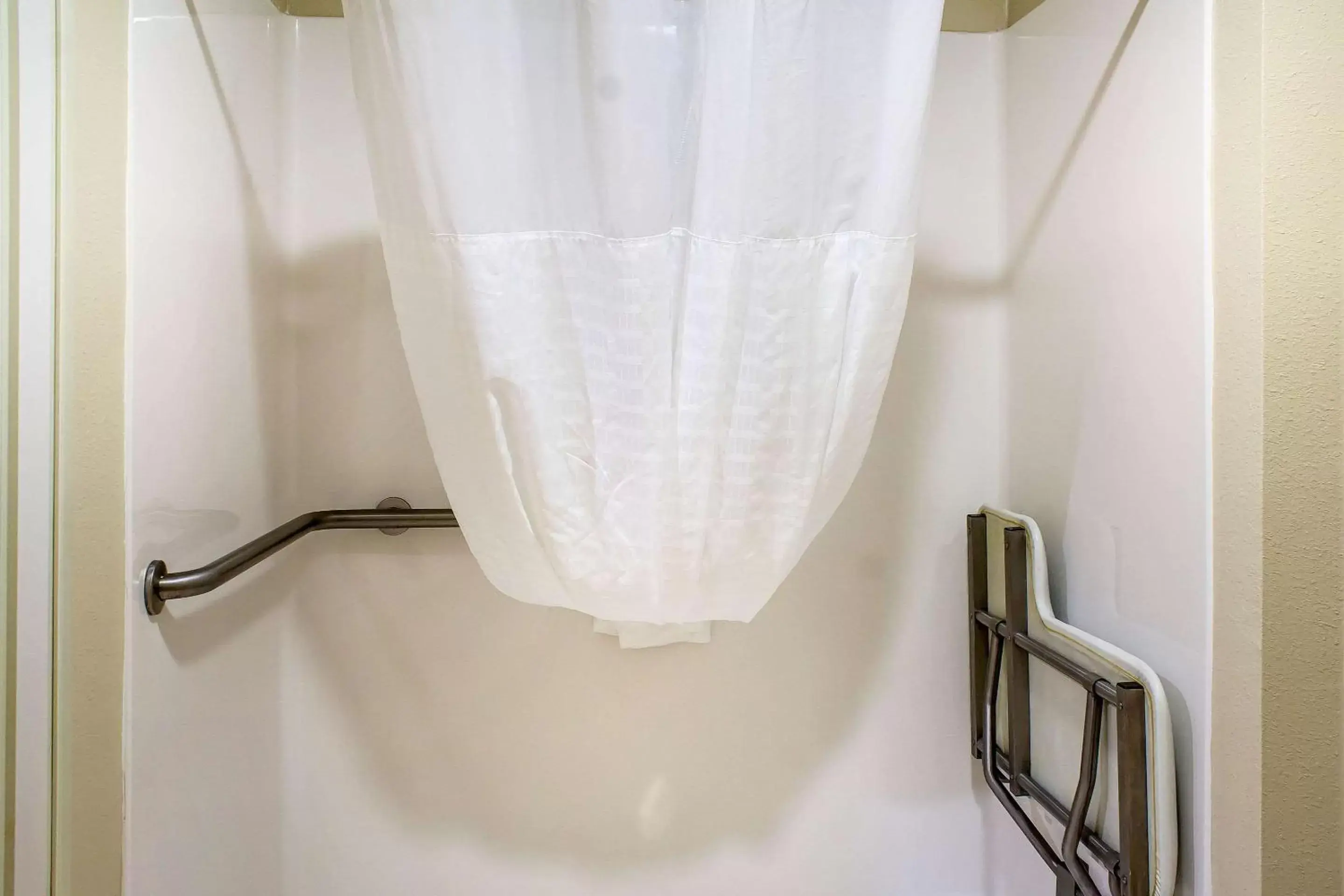 Bathroom in Comfort Inn & Suites Cedar Rapids North - Collins Road