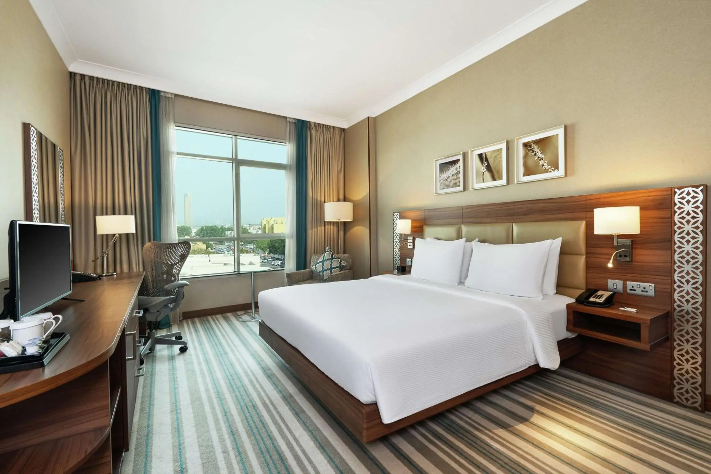 Bedroom, Bed in Hilton Garden Inn Dubai Al Mina - Jumeirah
