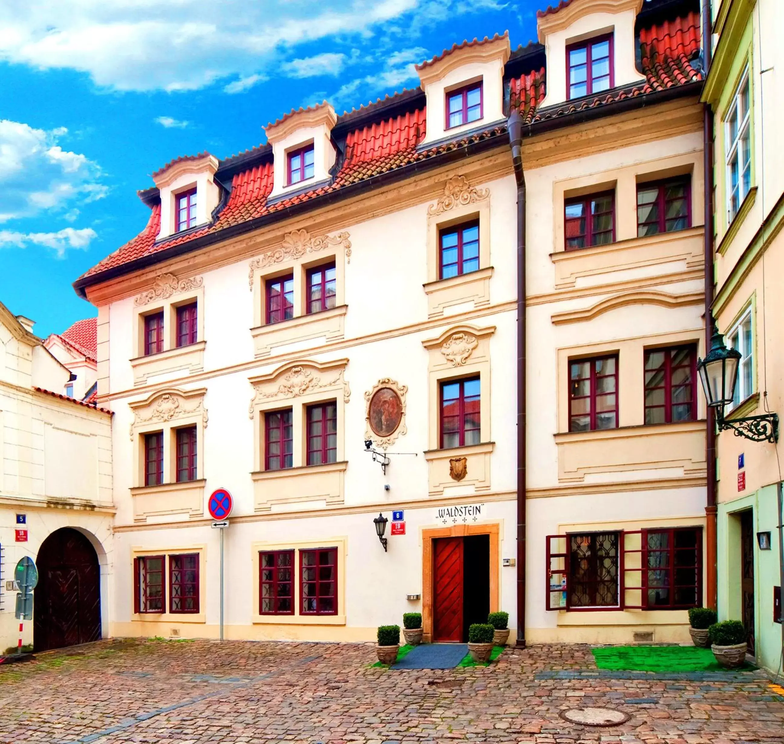 Facade/entrance, Property Building in Hotel Waldstein