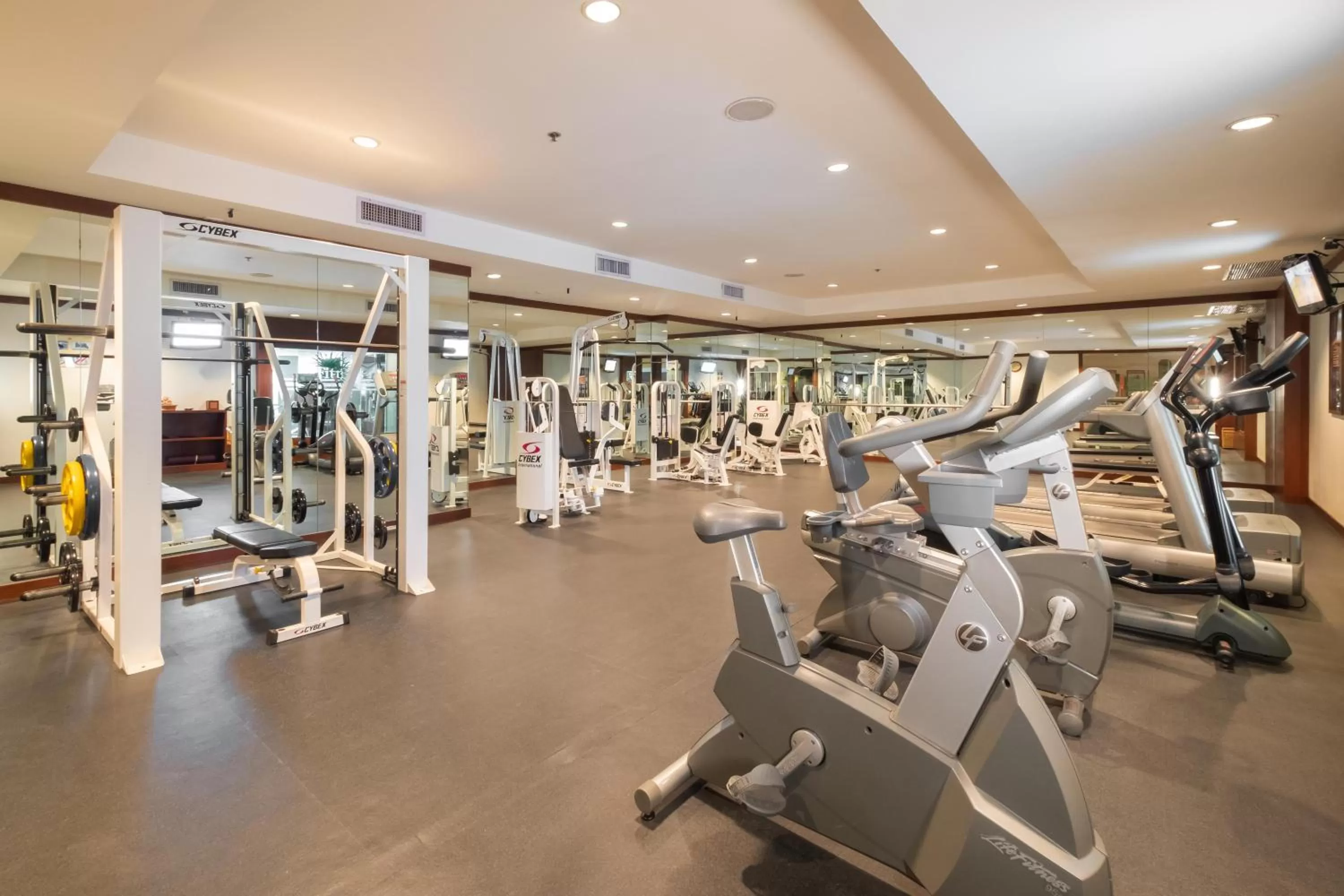Fitness centre/facilities in Zenith Sukhumvit Hotel, Bangkok
