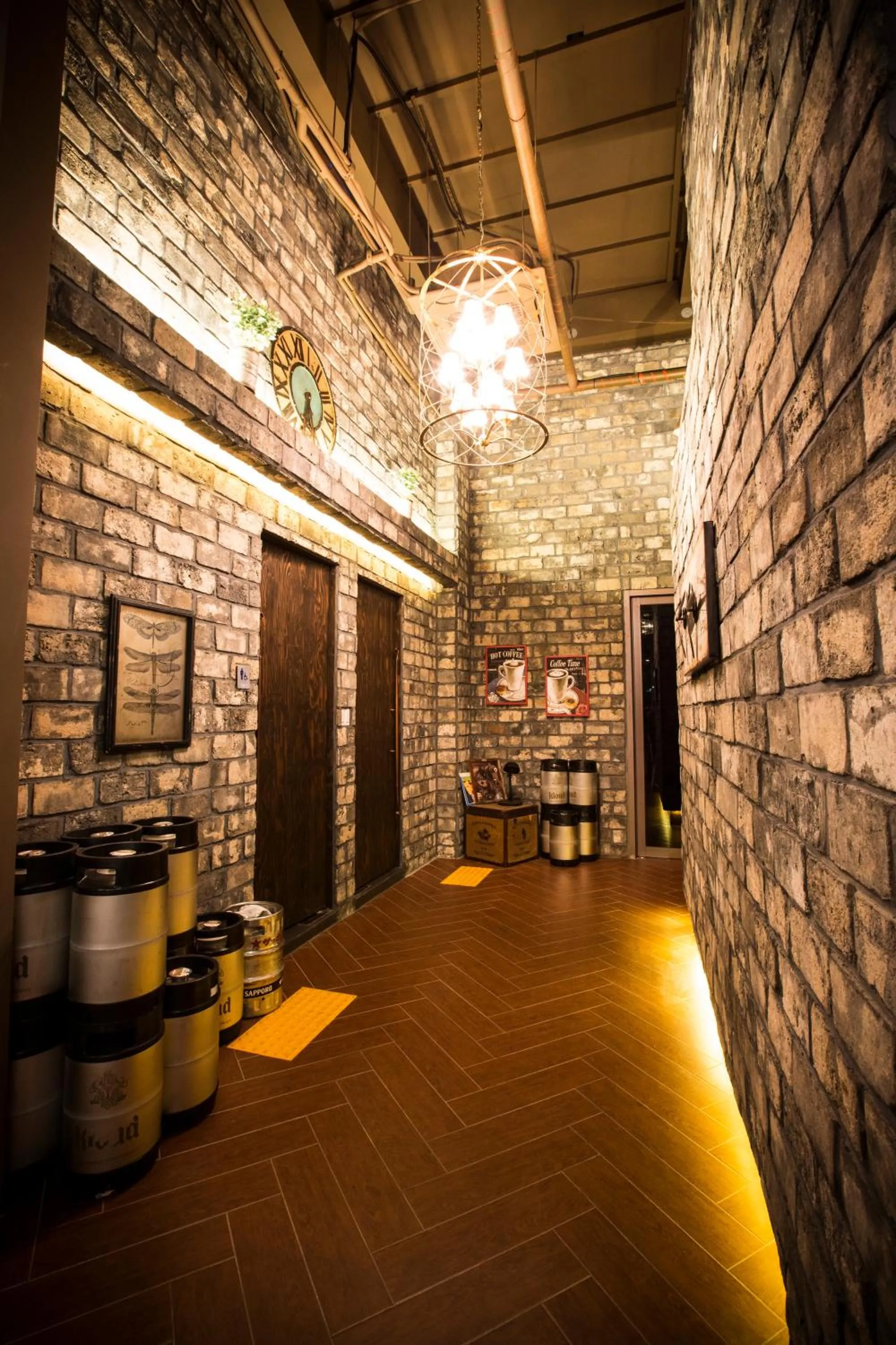 Restaurant/places to eat in I Square Hotel