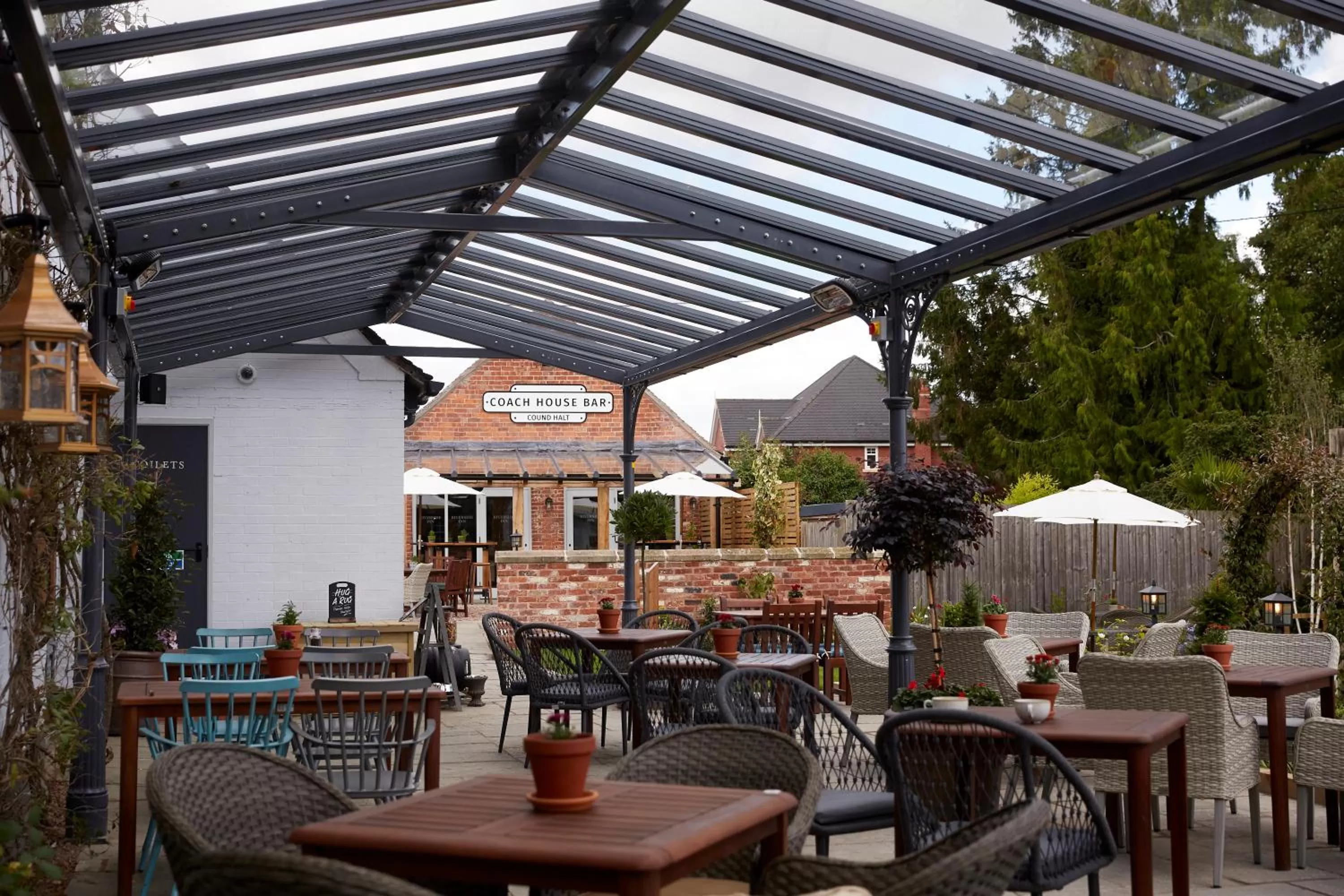 Patio, Restaurant/Places to Eat in Riverside Inn by Chef & Brewer Collection