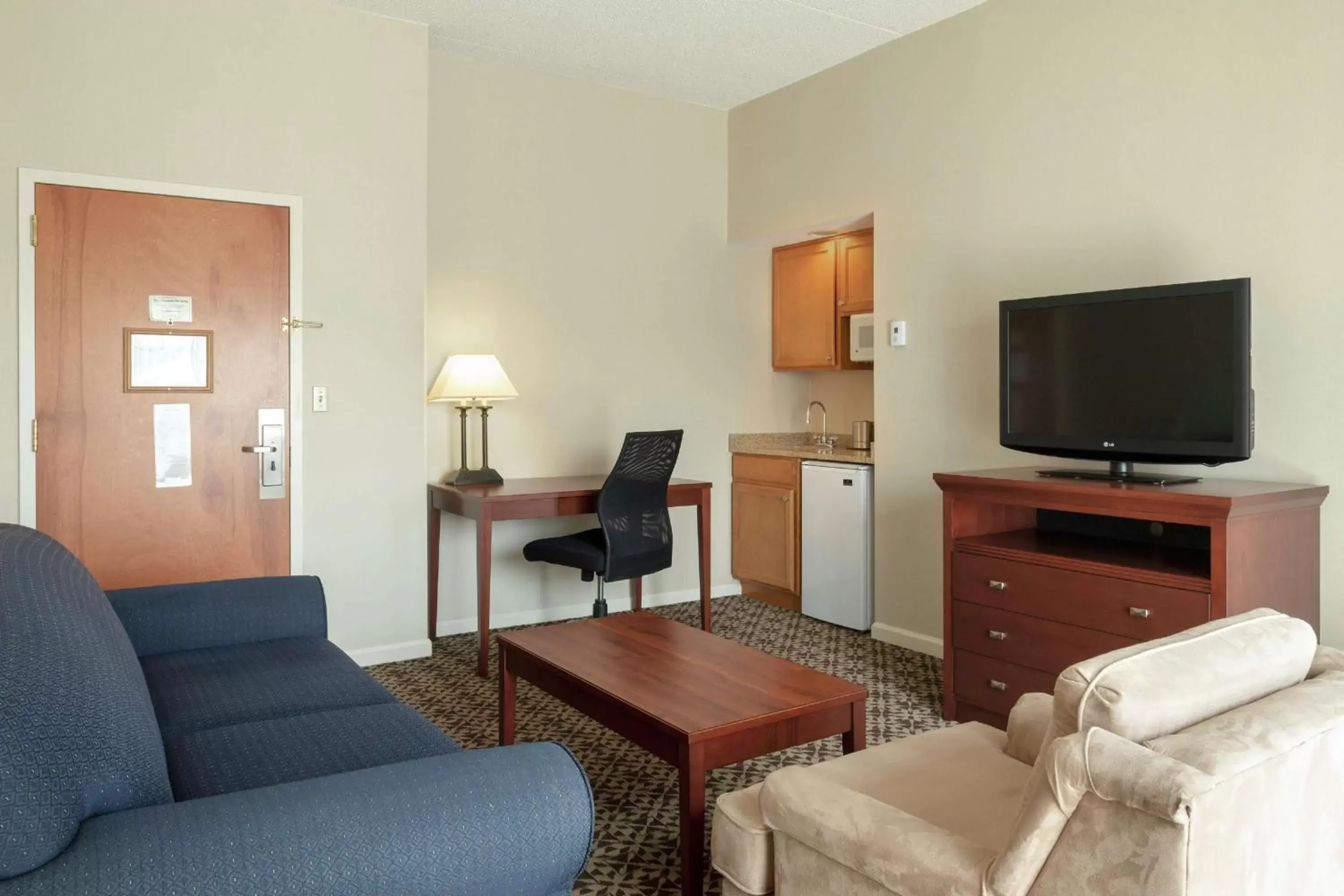 Living room, Seating Area in DoubleTree Suites by Hilton Mount Laurel