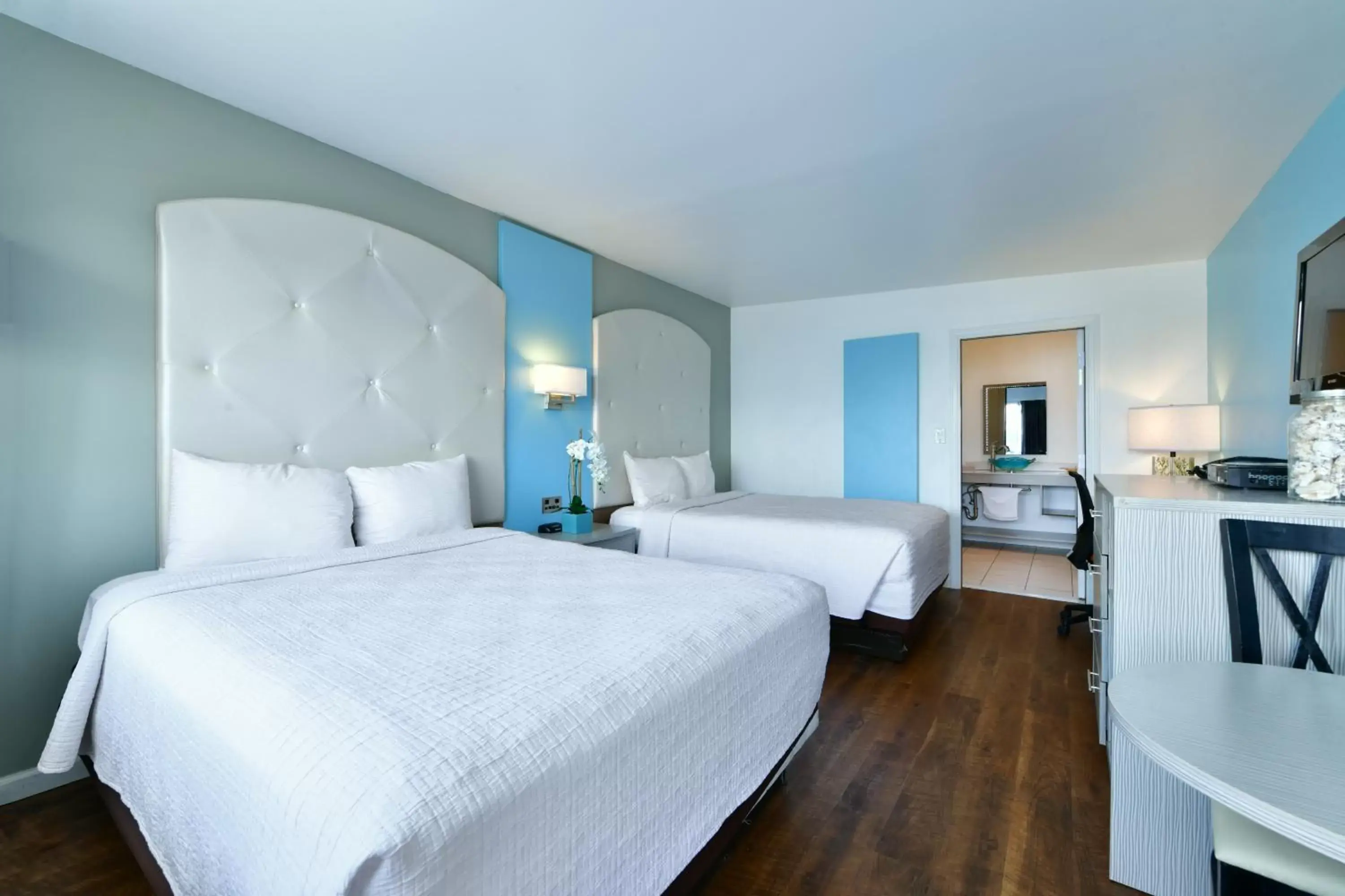 Bed in The Freeport Inn and Marina Bed in The Freeport Inn and Marina