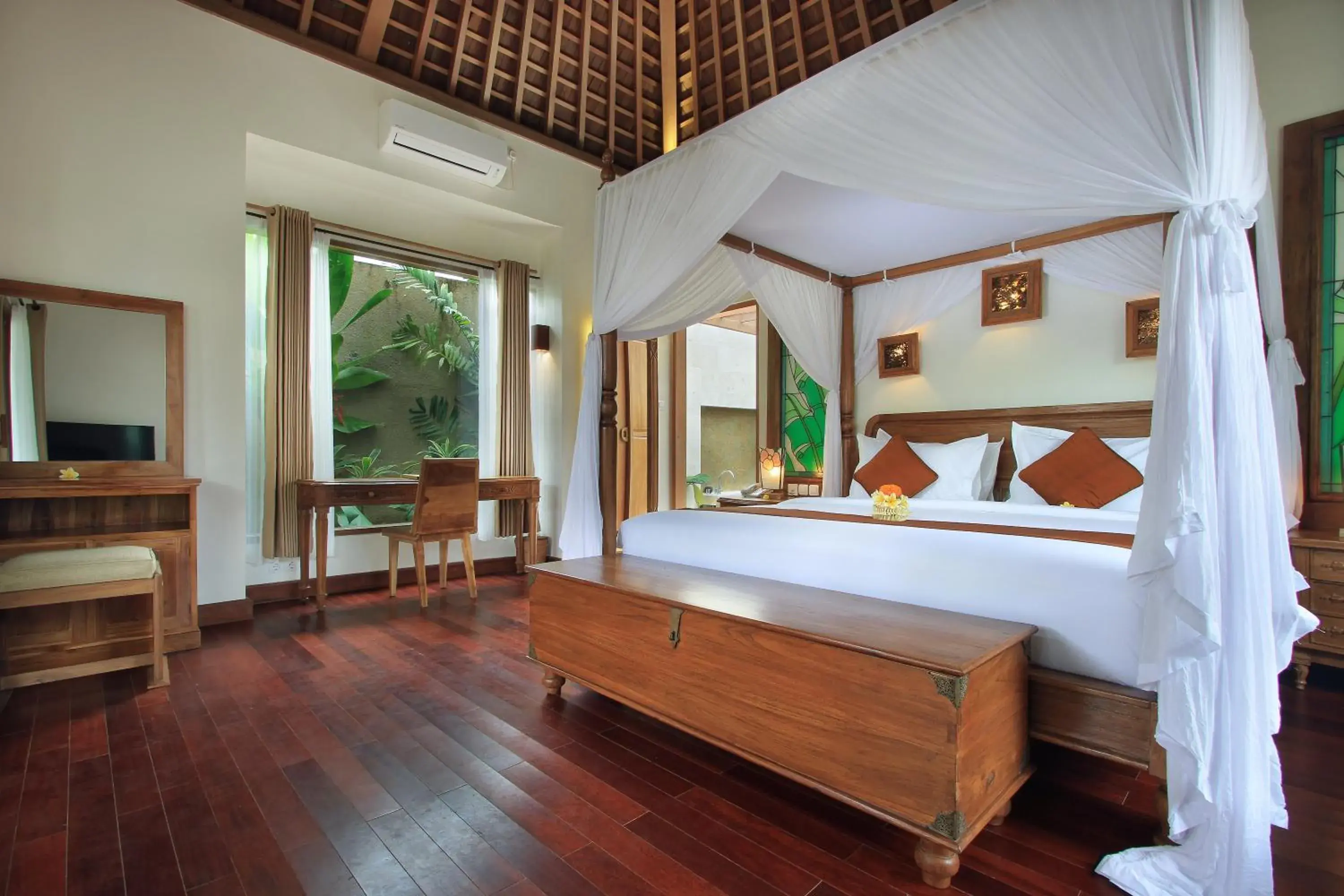 Bed in Graha Sandat Villas
