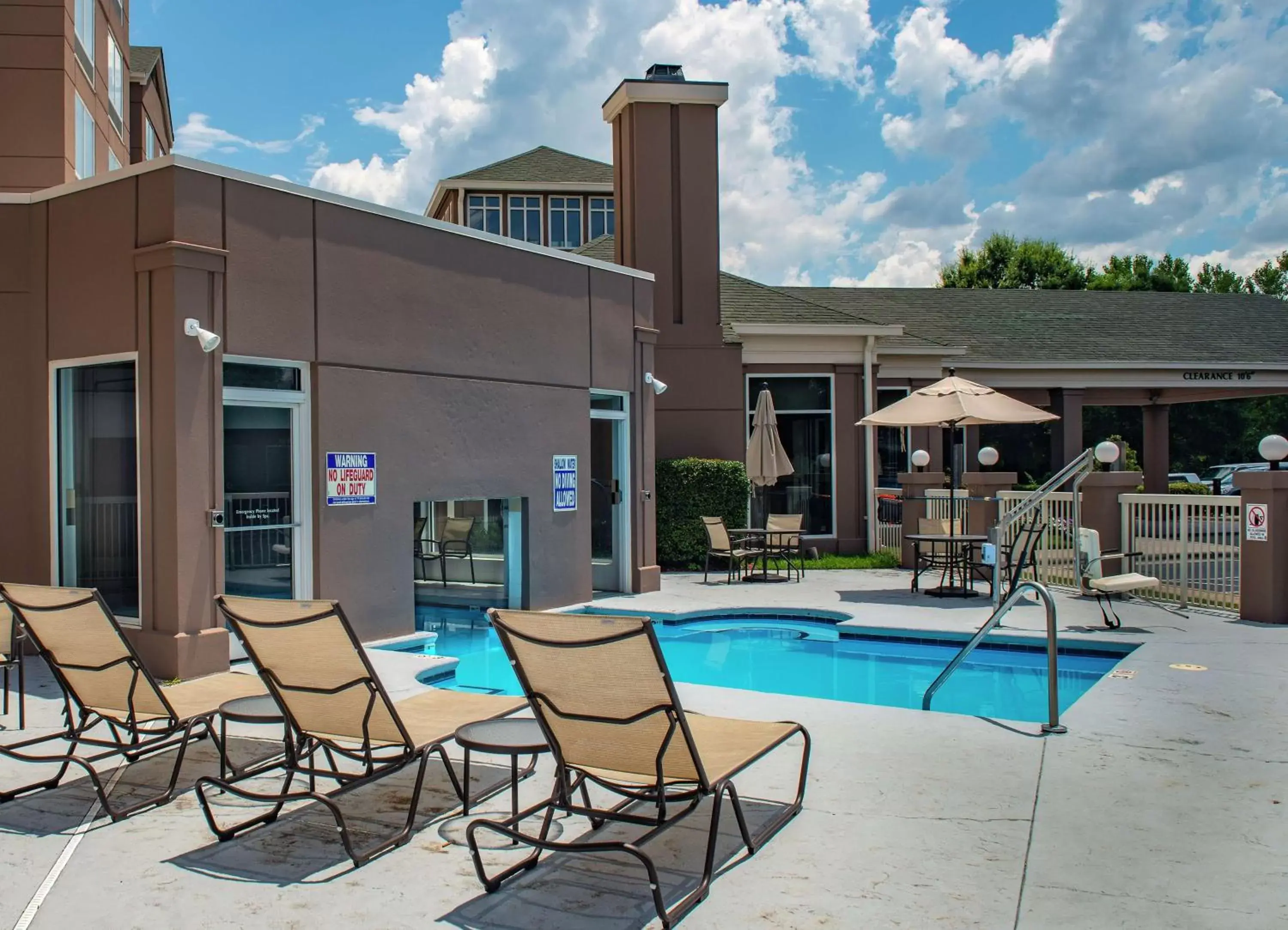 Property building, Swimming Pool in Hilton Garden Inn Charlotte Pineville