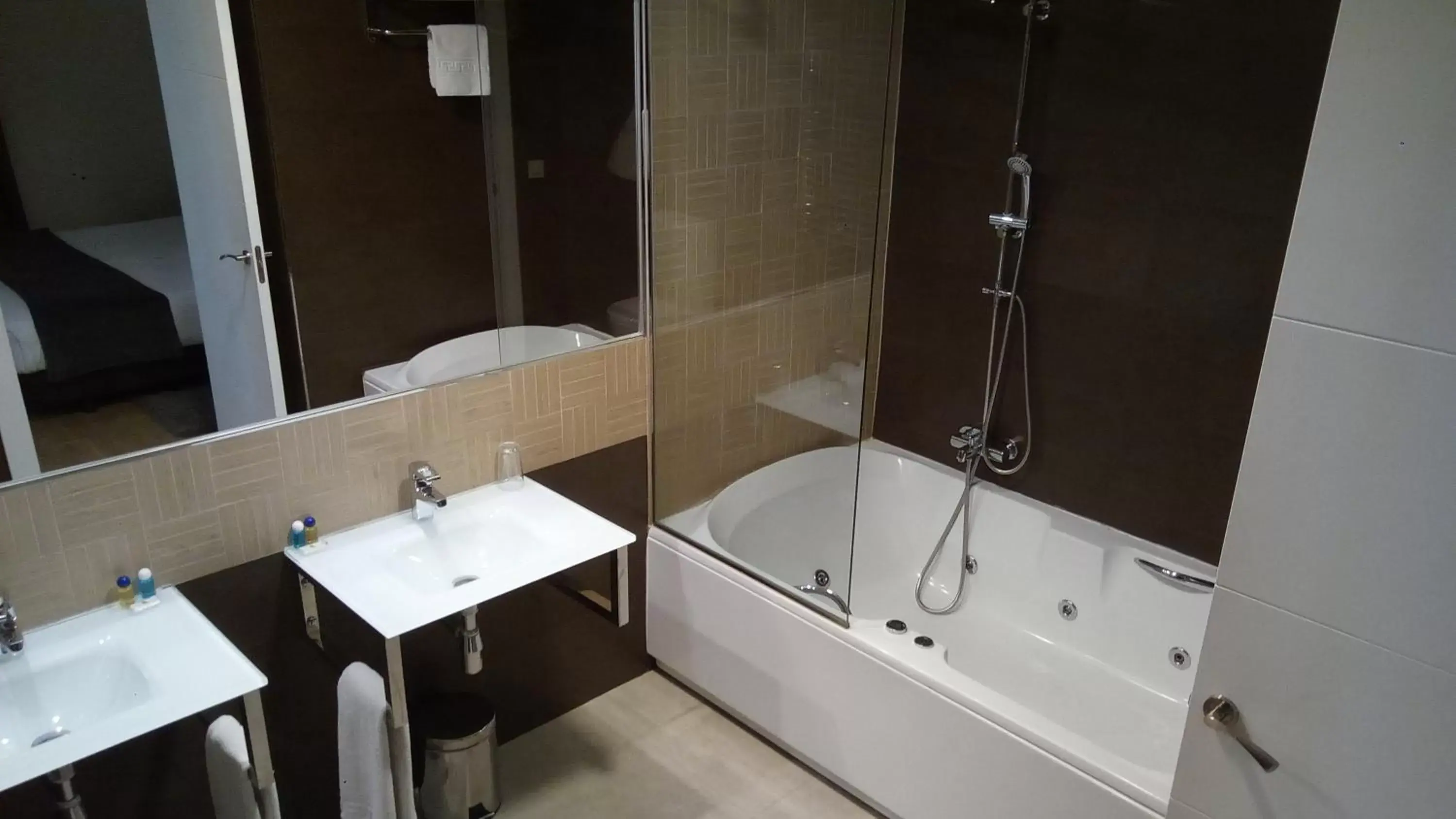 Bathroom in Hotel Resort Cueva del Fraile