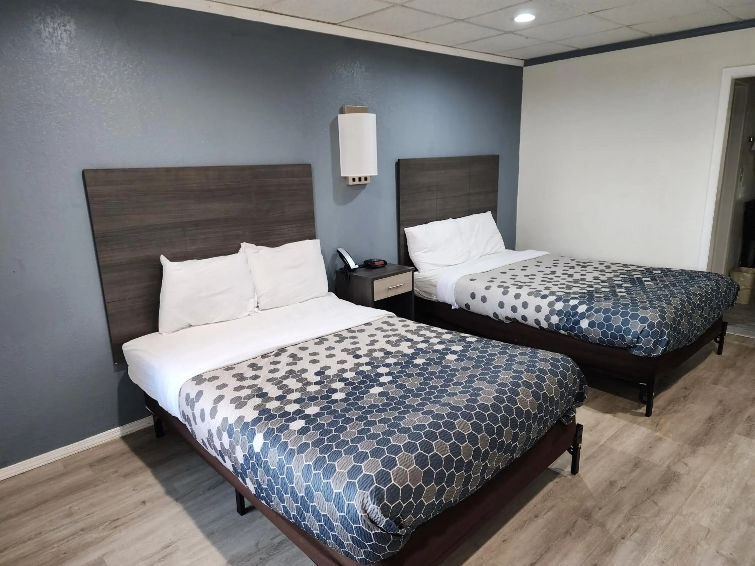 Double Room with Two Double Beds - Non-Smoking in Econo Lodge Wytheville Double Room with Two Double Beds - Non-Smoking in Econo Lodge Wytheville