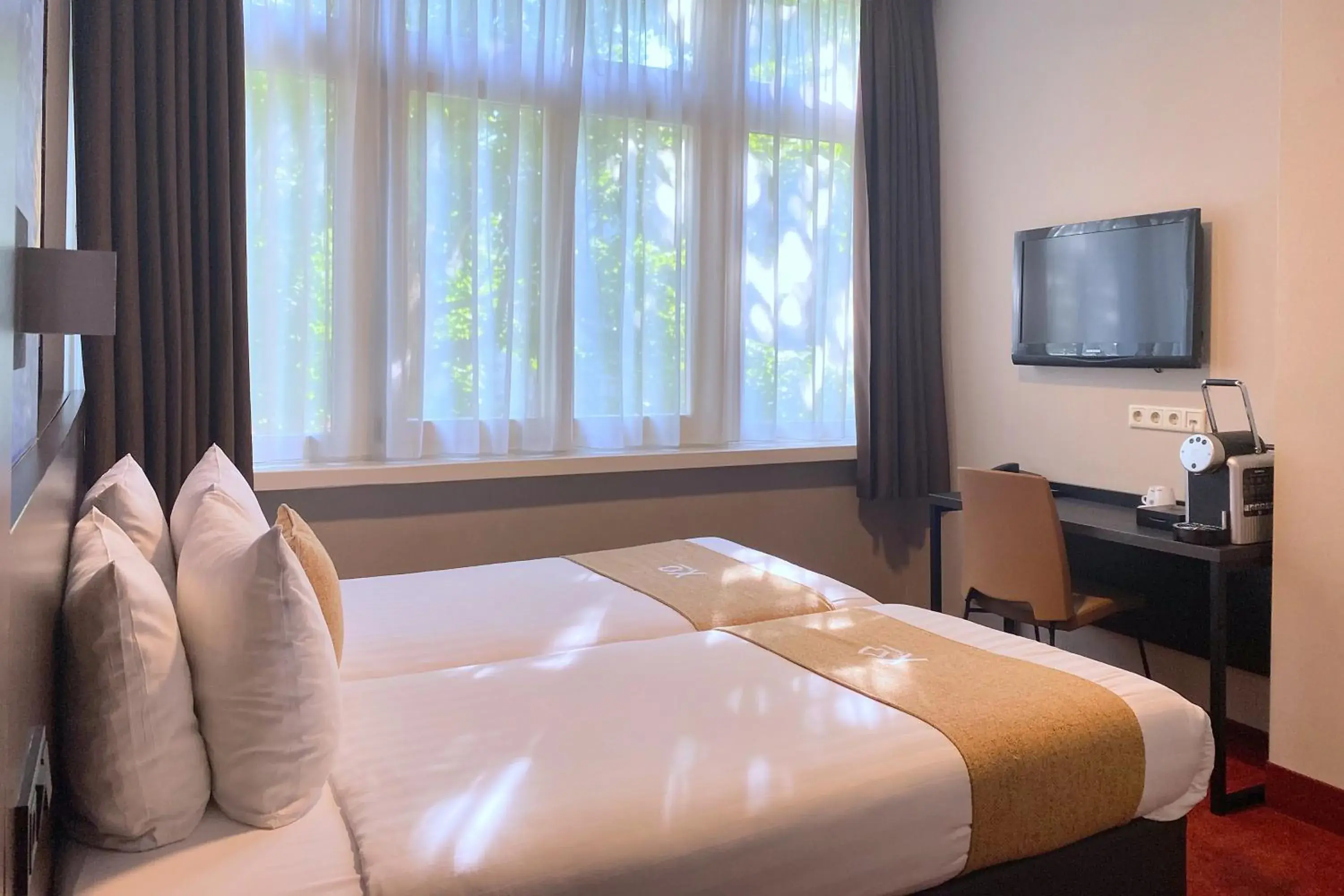Bedroom, Bed in Hotel Van Gogh
