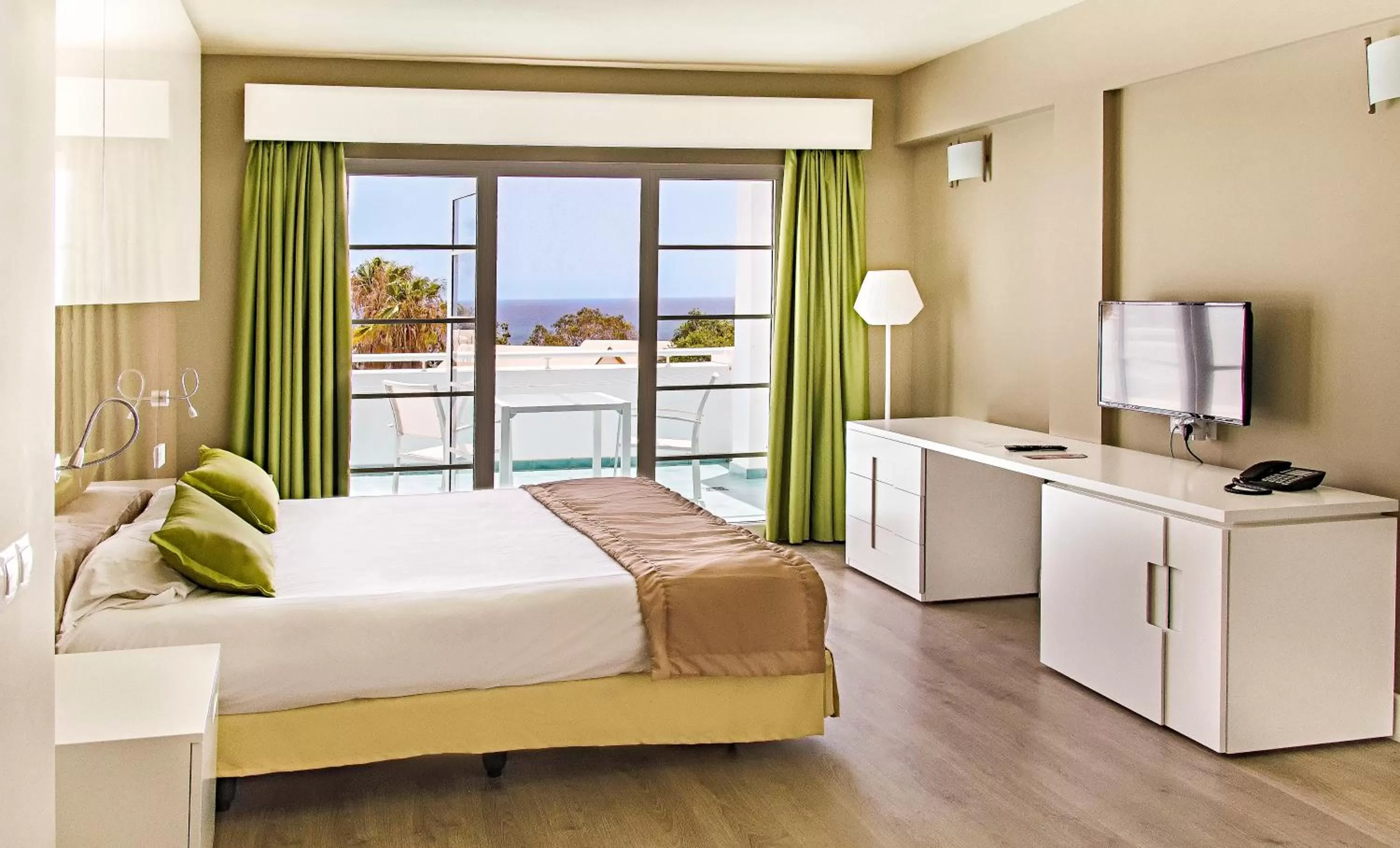 Bedroom, Bed in Apartamentos LIVVO Morromar