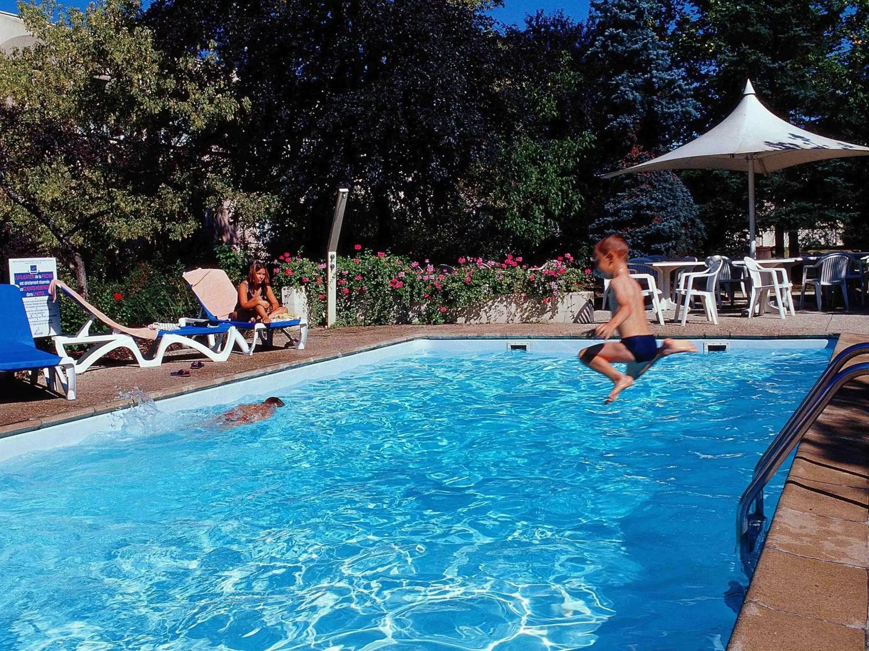 On site, Swimming Pool in Novotel Mulhouse Bâle Fribourg