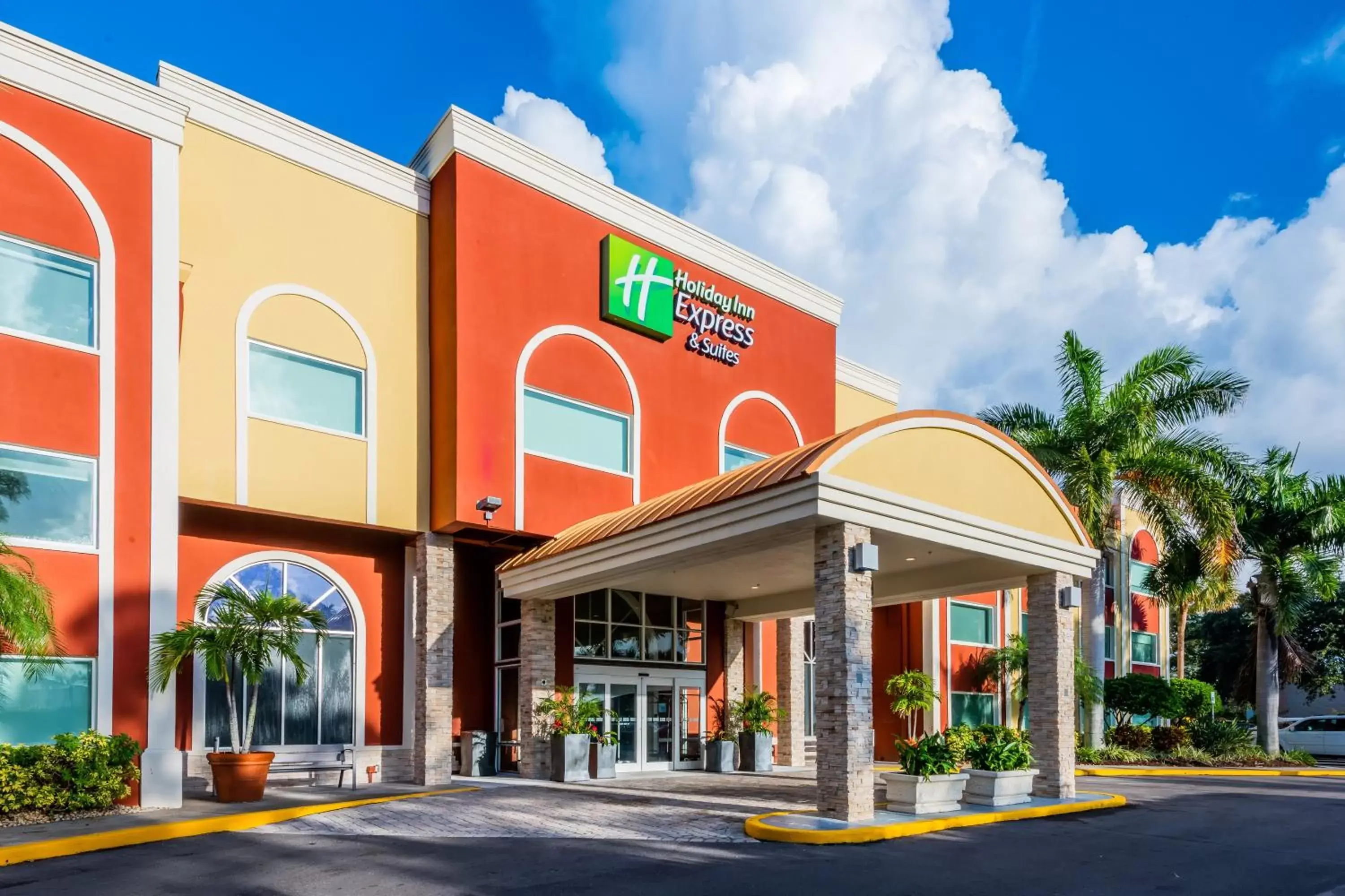 Property building in Holiday Inn Express Hotel & Suites Bradenton West, an IHG Hotel