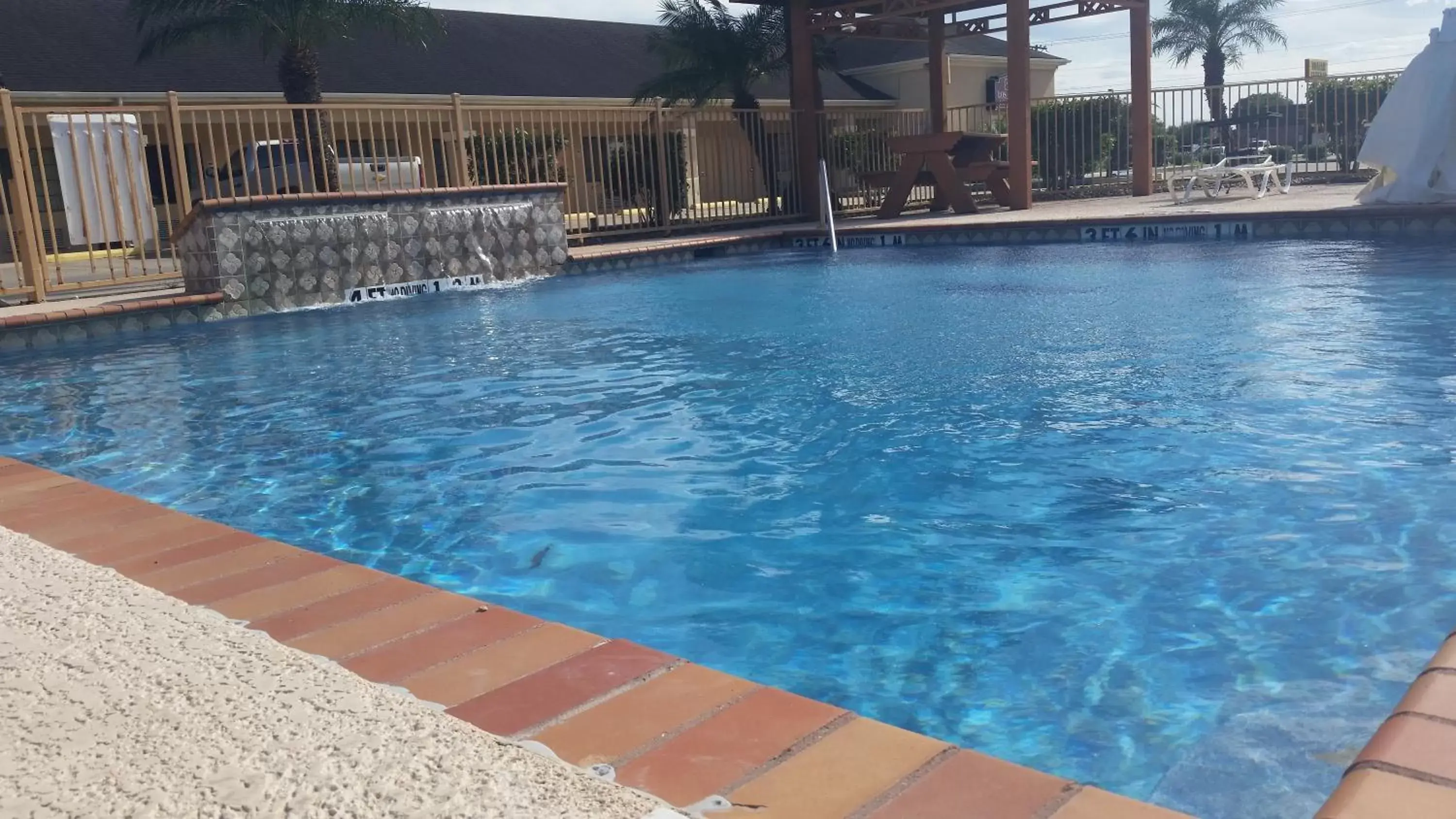 Swimming pool in Los Fresnos Inn and Suites Swimming pool in Los Fresnos Inn and Suites