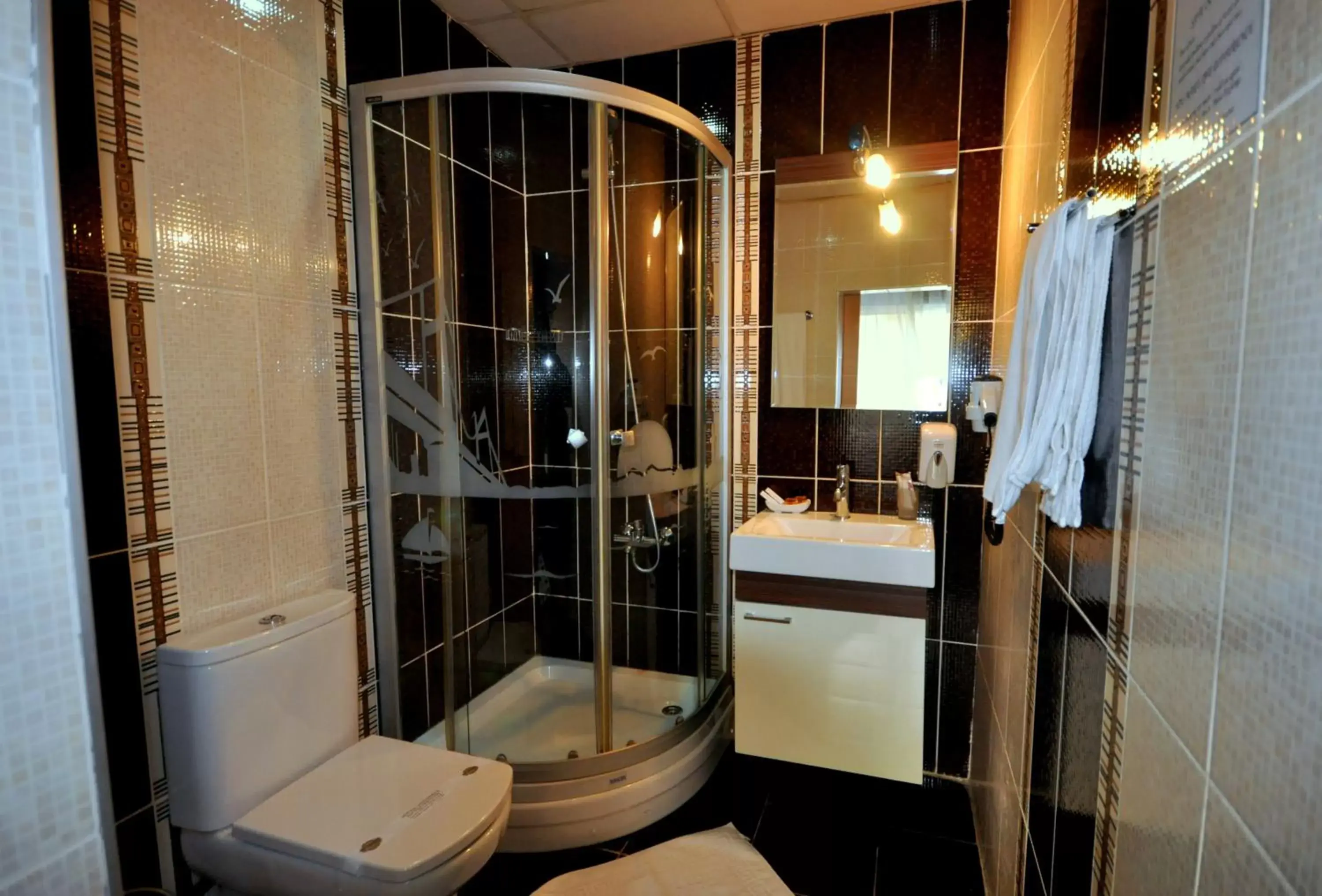 Shower, Bathroom in Khalkedon Hotel Istanbul
