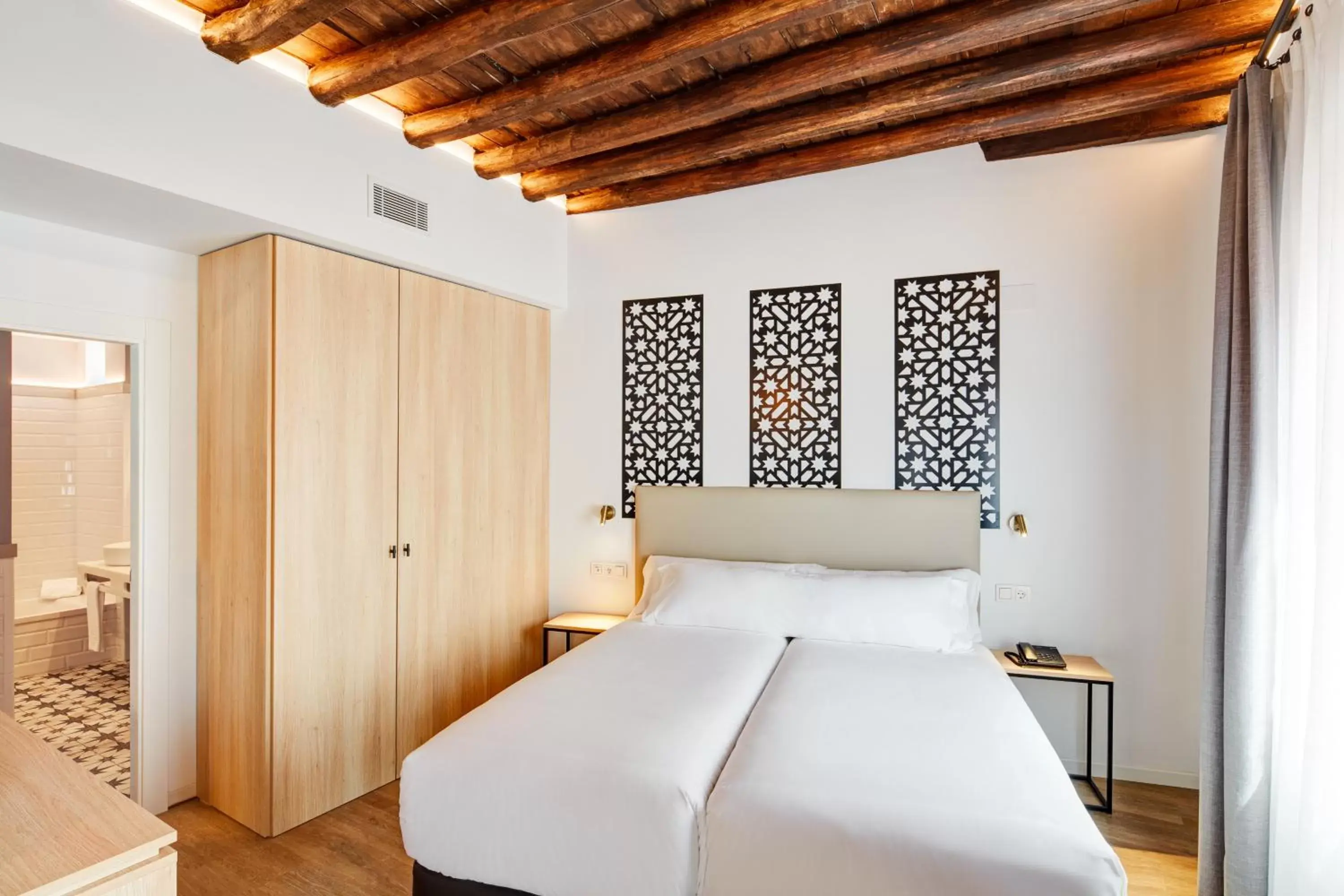Bed in Sercotel Granada Suites