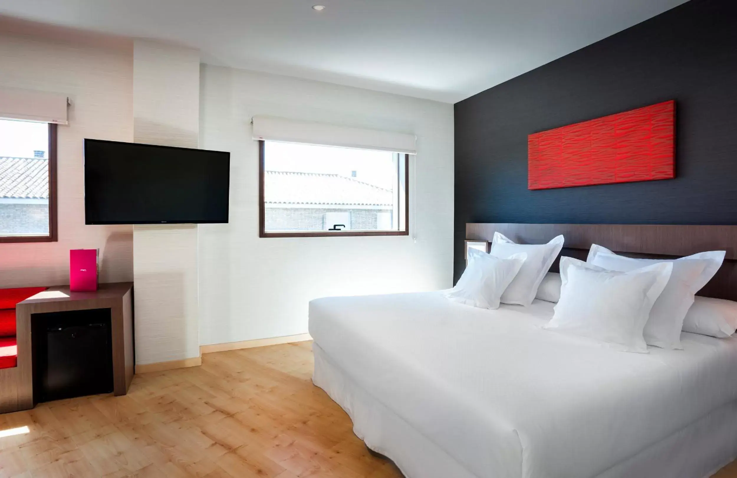 Photo of the whole room, Bed in Allegro Granada