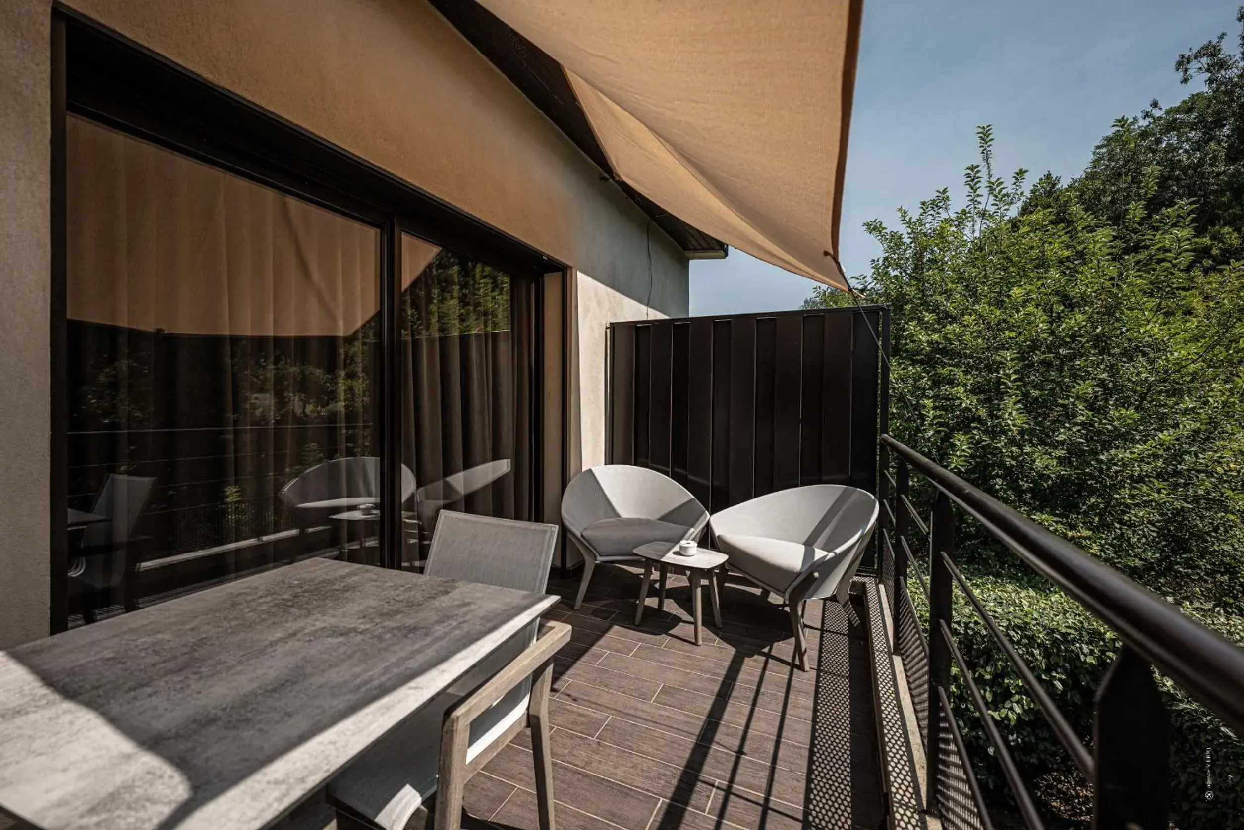Balcony/Terrace in Hôtel Le Parc - La Table de Franck Putelat