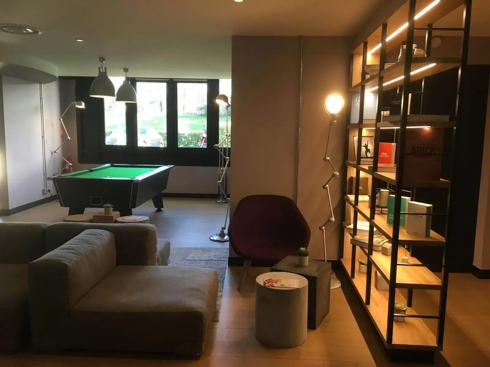 Communal lounge/ TV room, Billiards in Campanile Marne-La-Vallée - Torcy