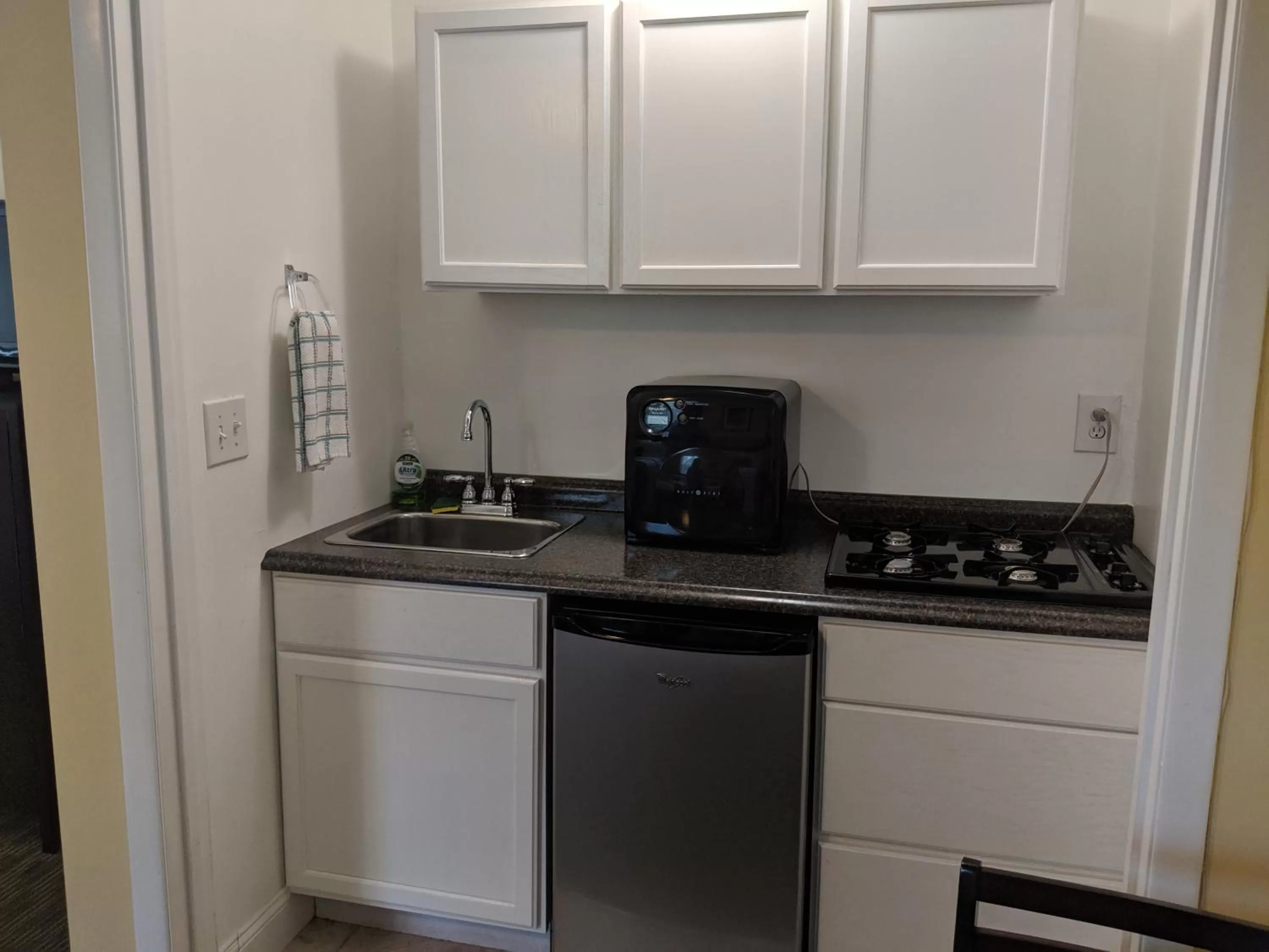 Kitchen or kitchenette in Clarence Inn Extended Stay