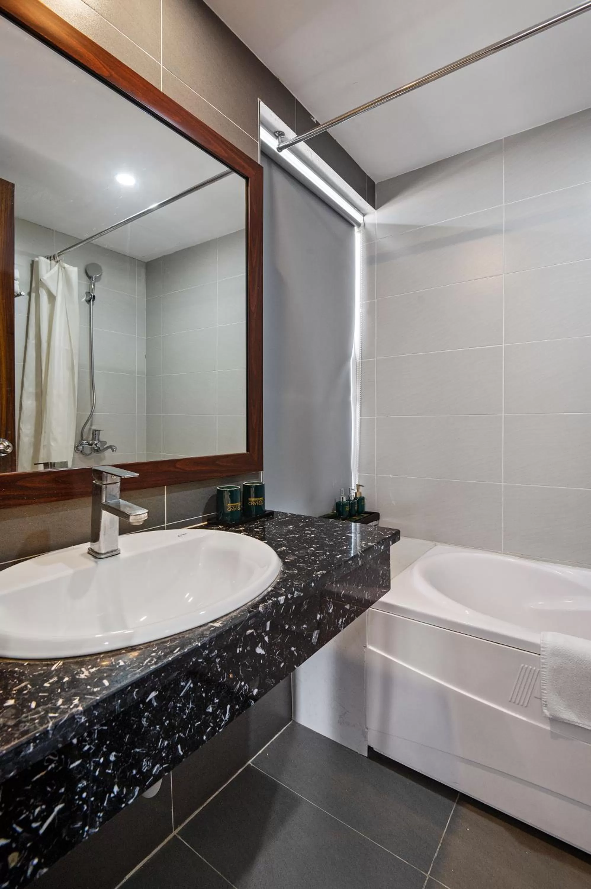 Shower in 22land Residence Hotel 71 Hang Bong Premium