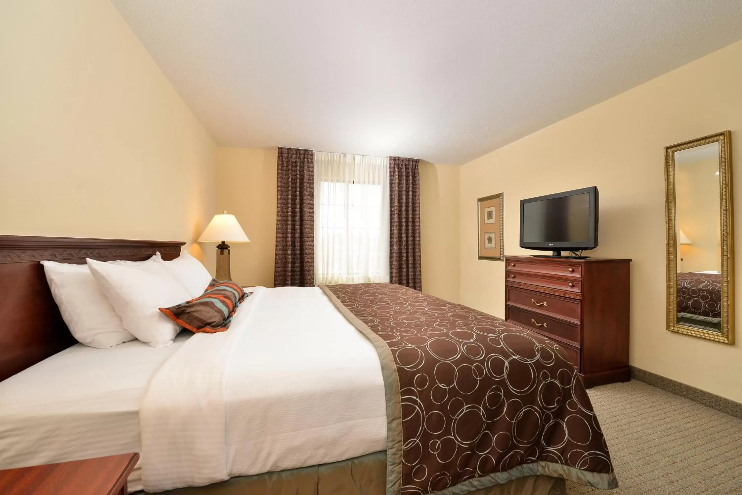 Bedroom, Bed in Staybridge Suites West Des Moines, an IHG Hotel