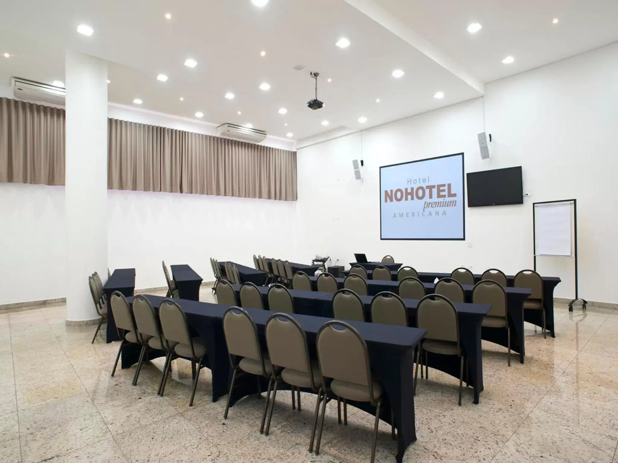 Meeting/conference room in Nohotel Premium Americana