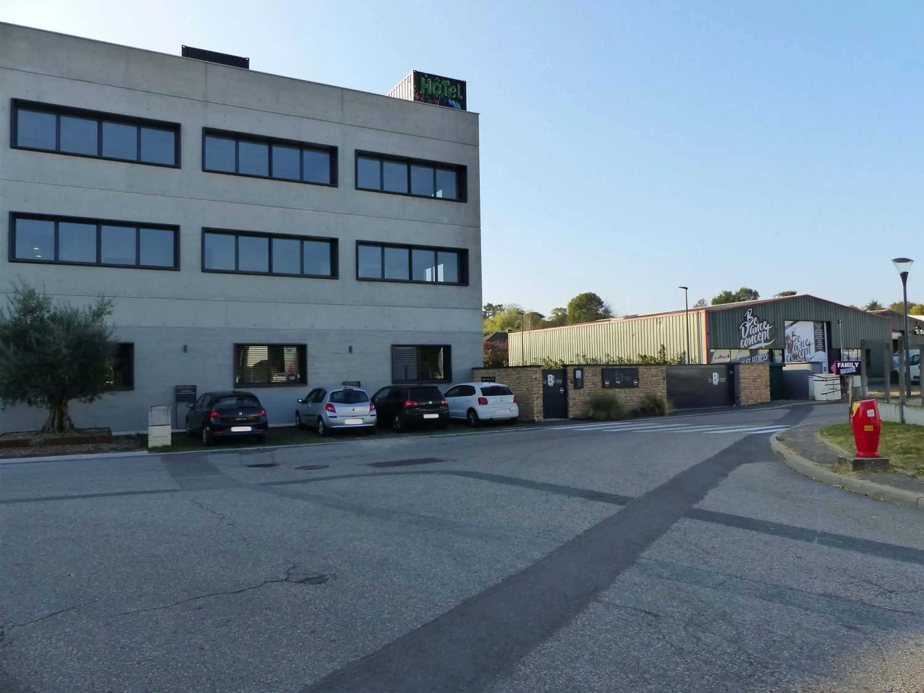 Parking, Property Building in Le B Complexe Hôtel