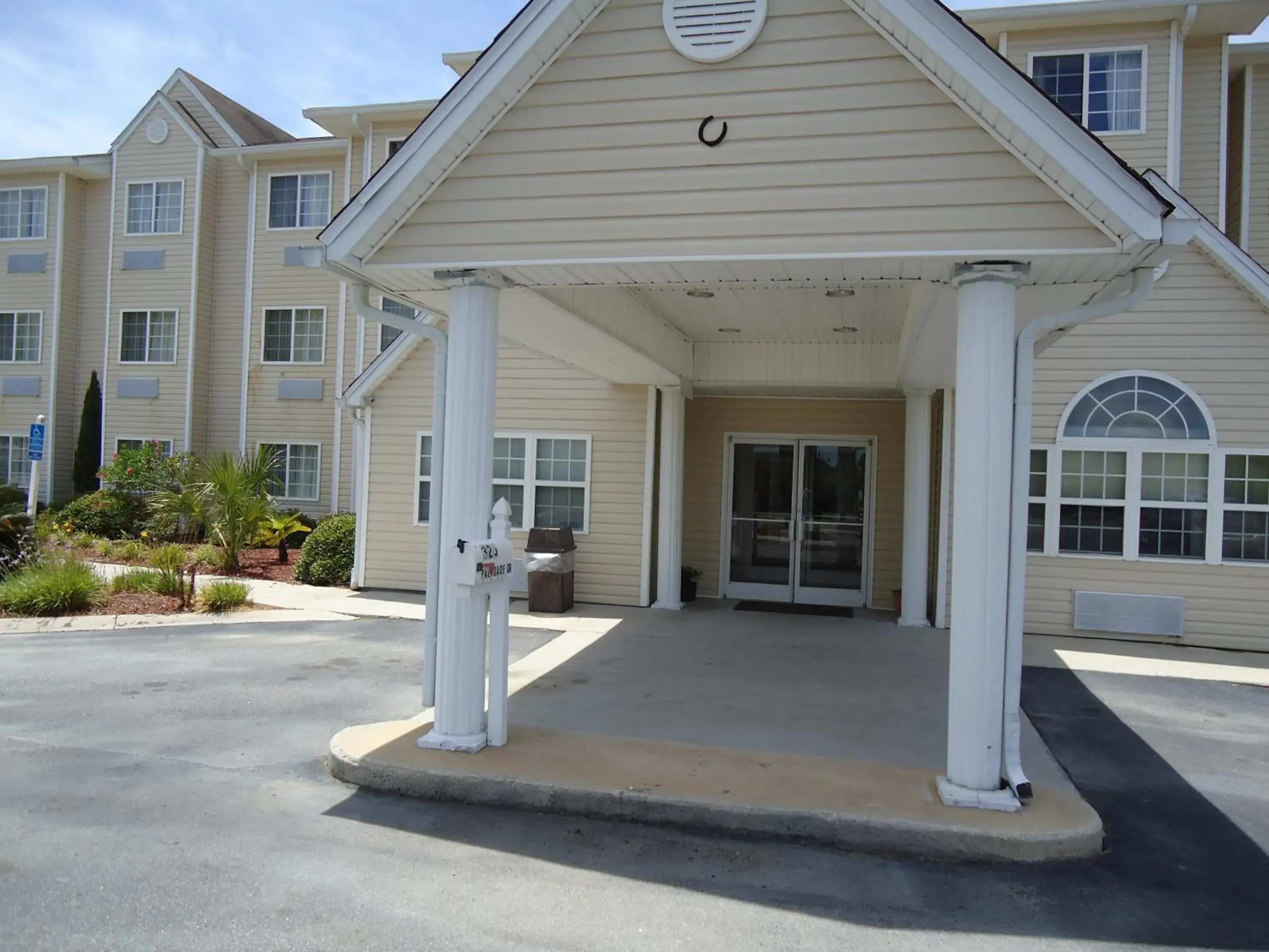 Facade/entrance, Property Building in Americas Best Value Inn & Suites Brunswick