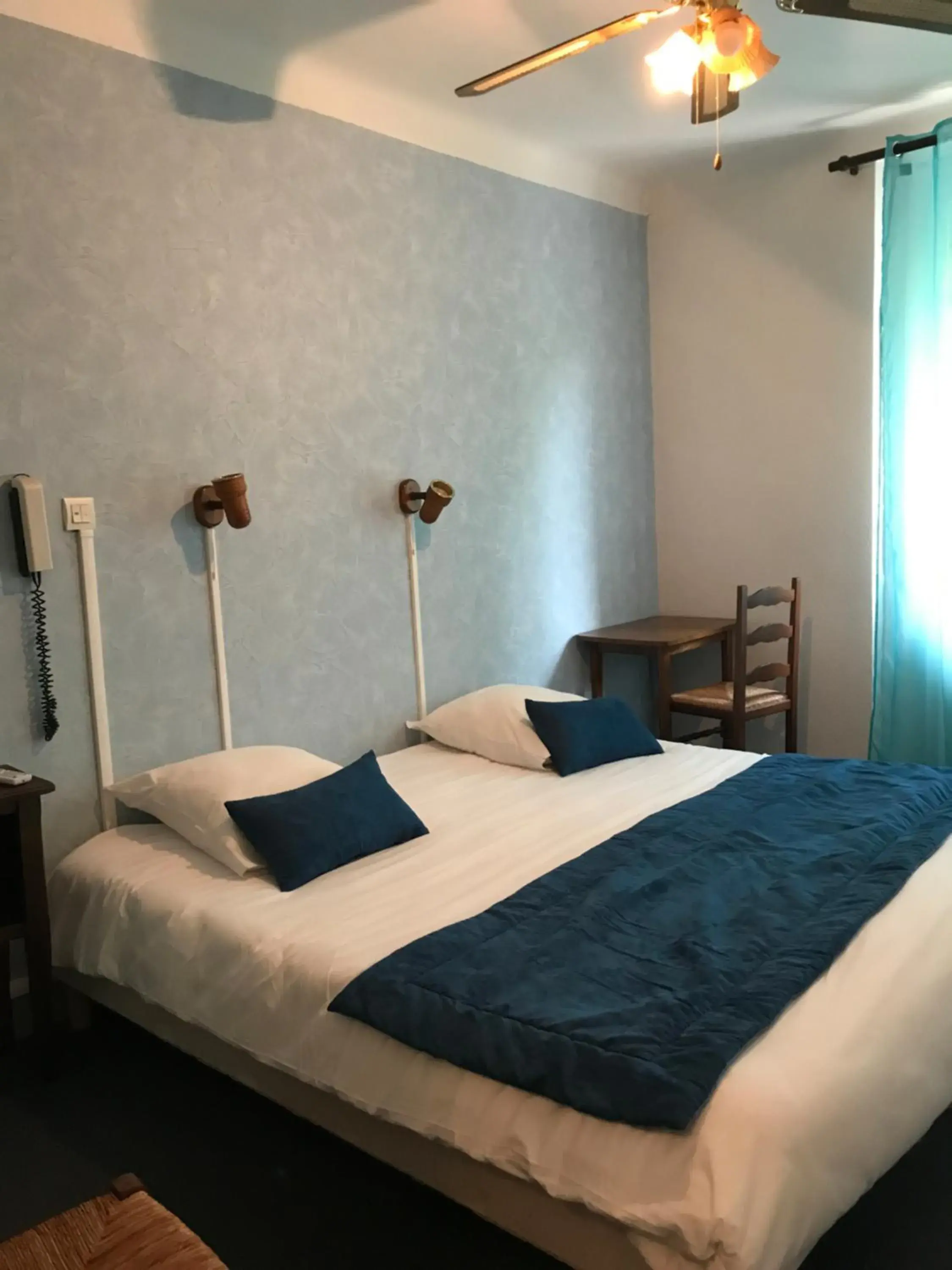 Bedroom, Bed in Au Royal Hotel