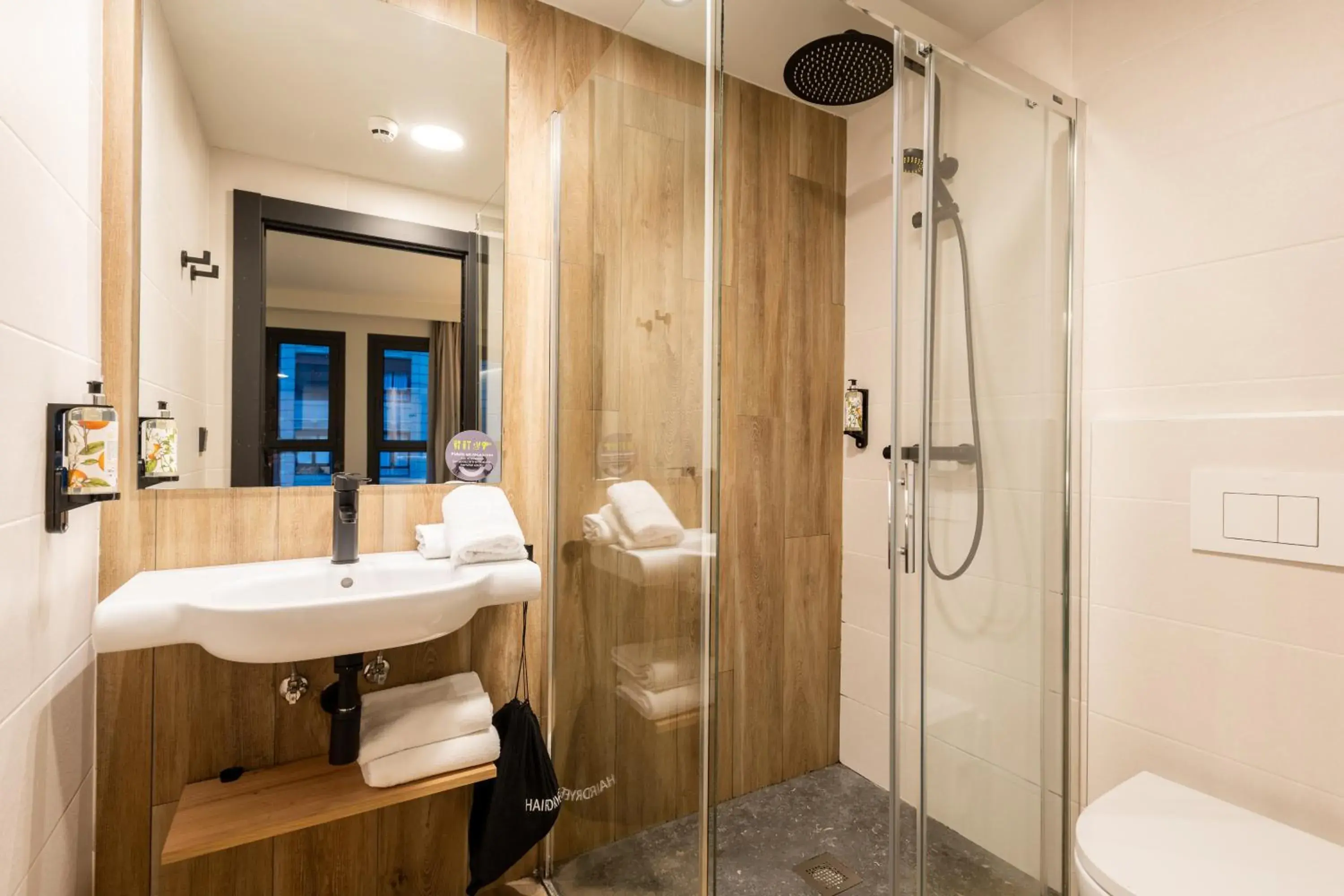 Shower, Bathroom in Hotel Bed4U Zurriola San Sebastian
