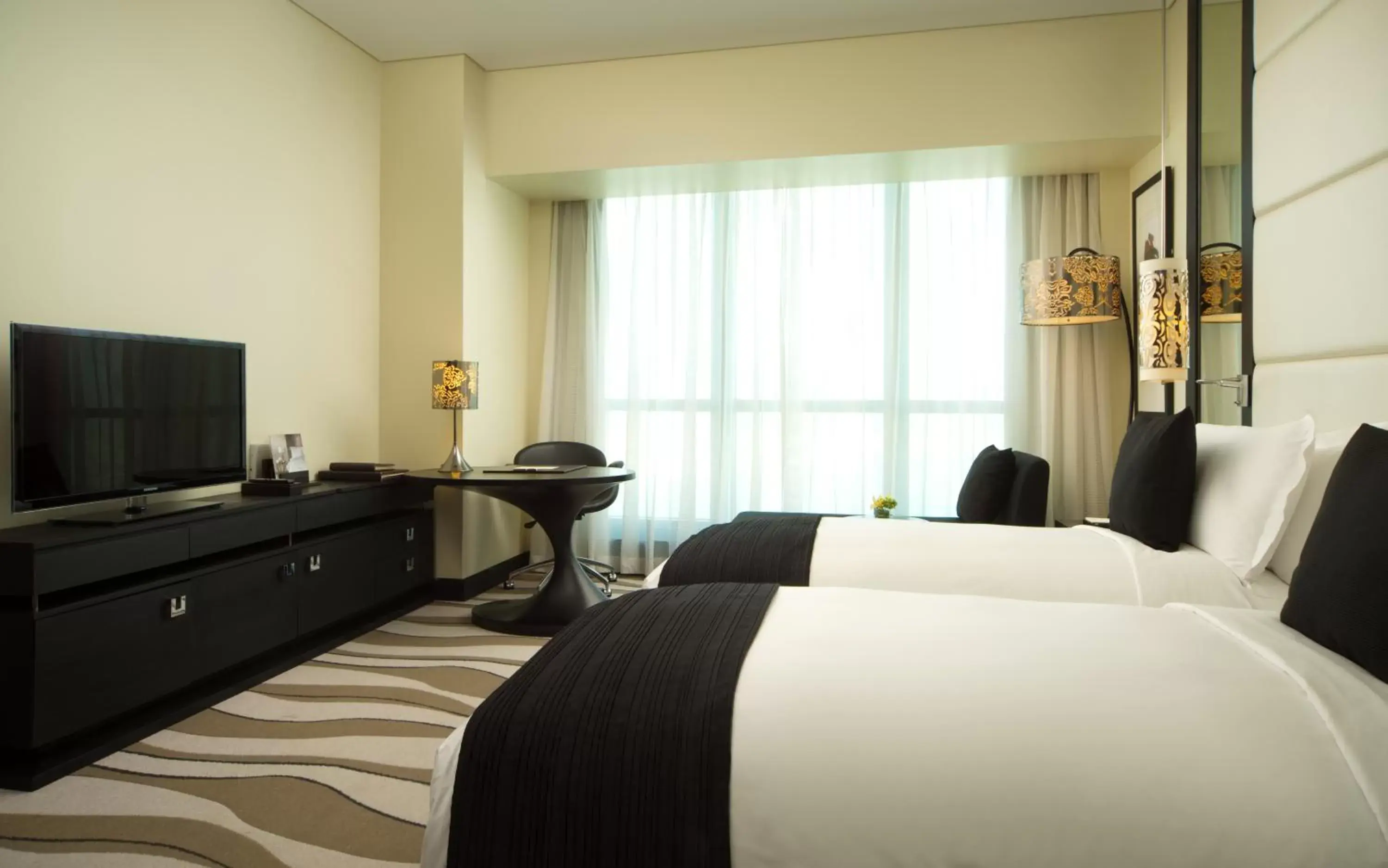 Bedroom, TV/Entertainment Center in Sofitel Abu Dhabi Corniche