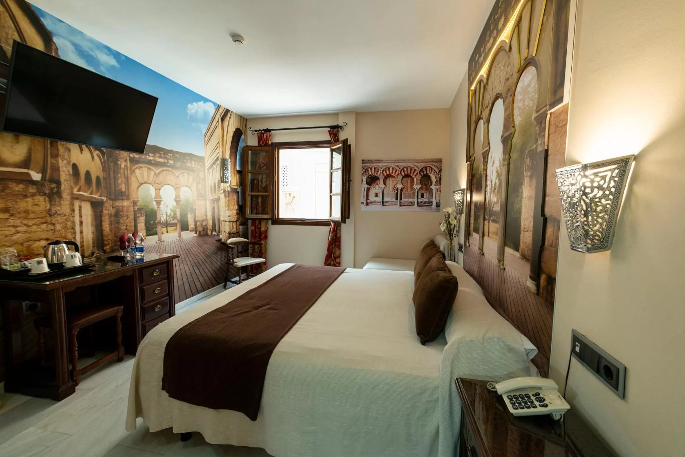 Photo of the whole room, Bed in Hotel Casa Museo de la Mezquita