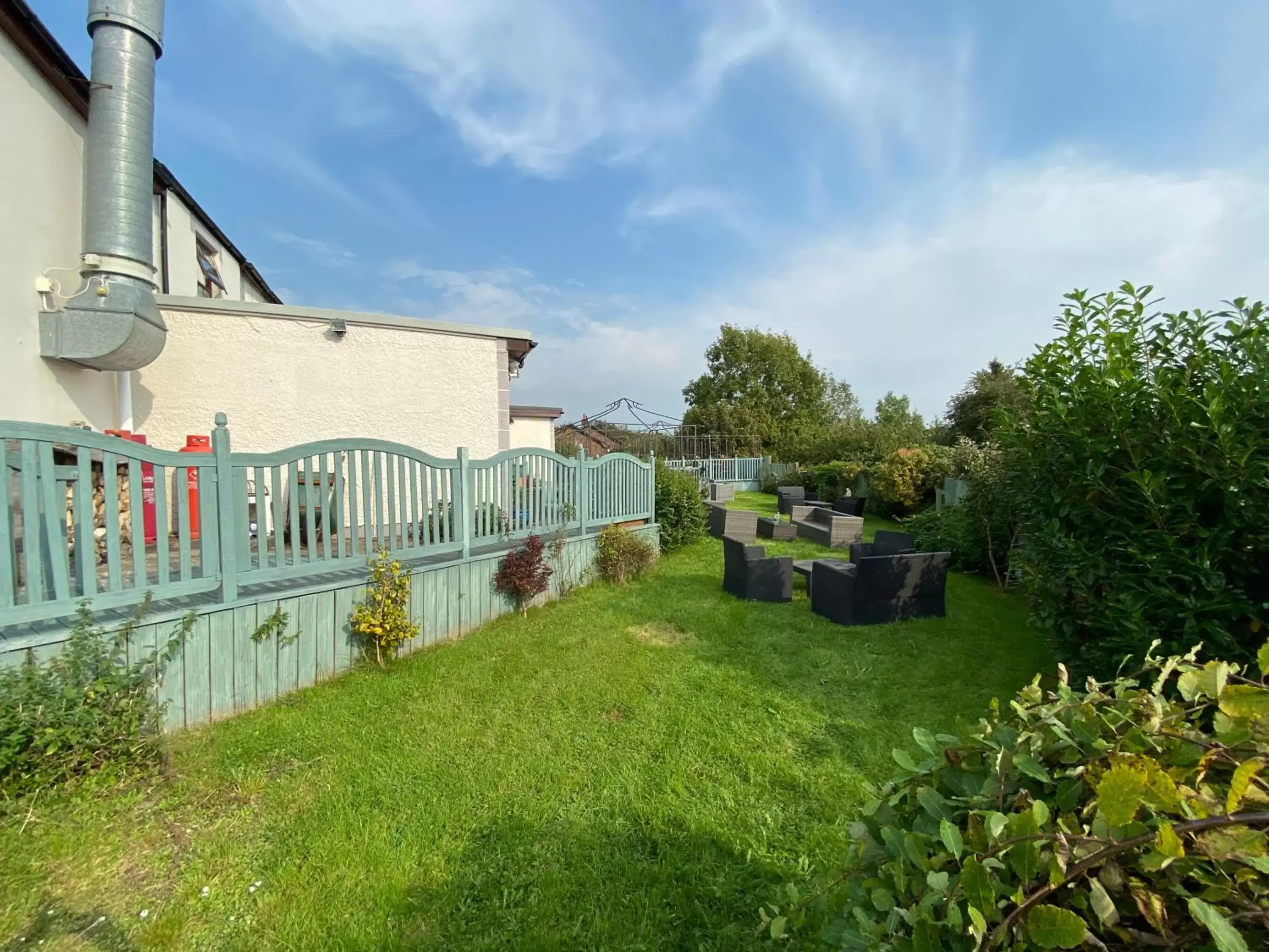 Garden, Property Building in Flambards Hotel & Restaurant