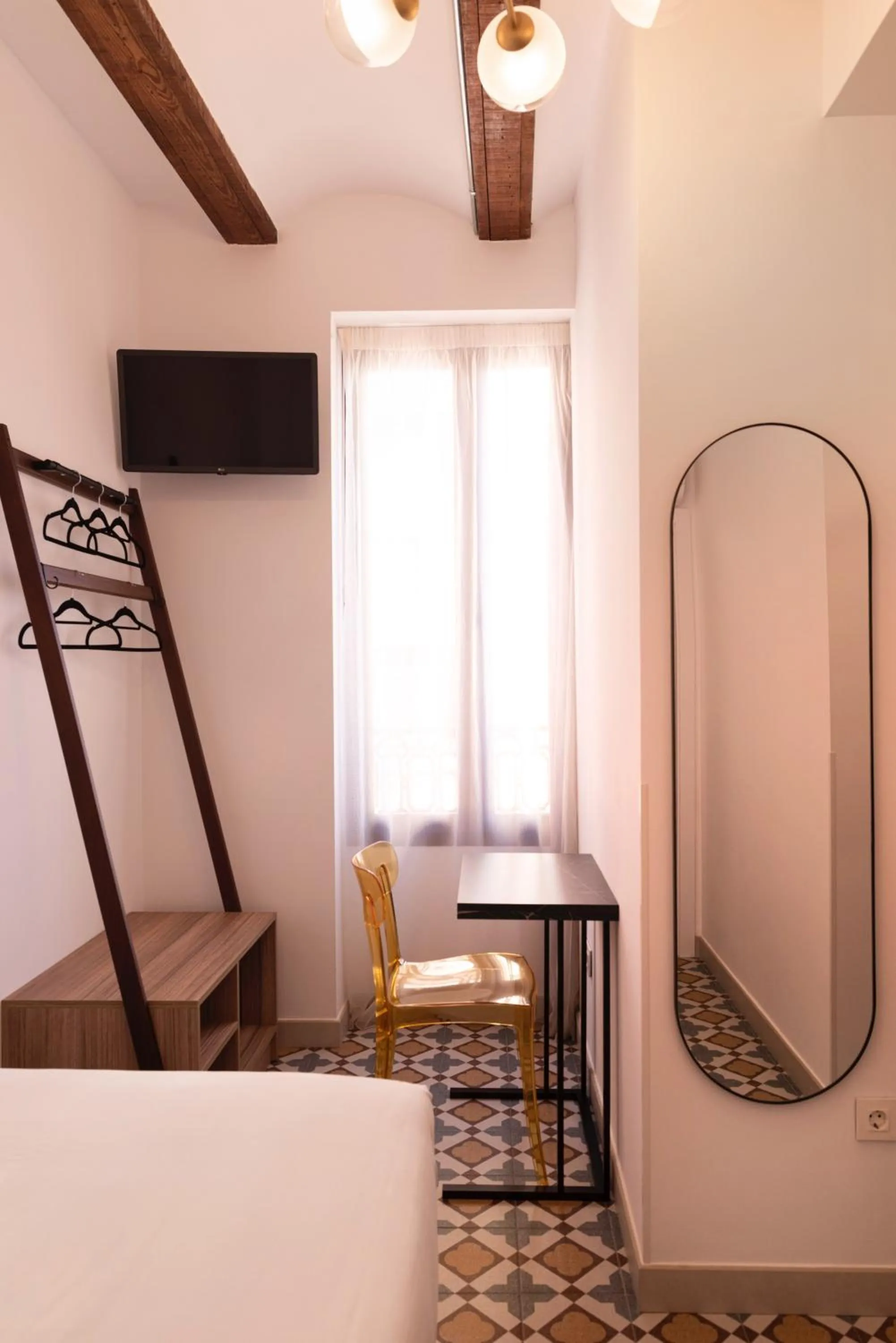 TV and multimedia in Hotel 19-30 Valencia