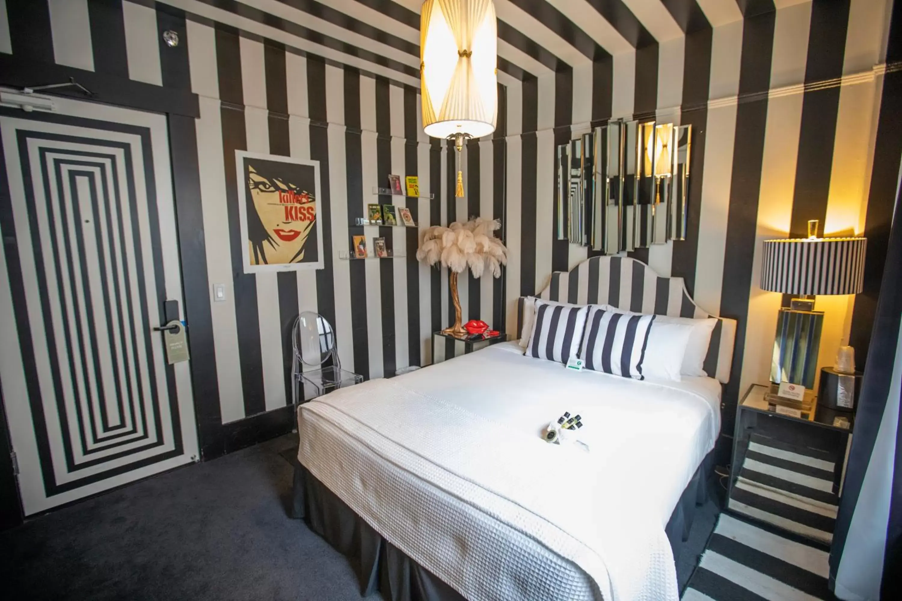 Bedroom, Bed in Hotel Des Arts Bedroom, Bed in Hotel Des Arts