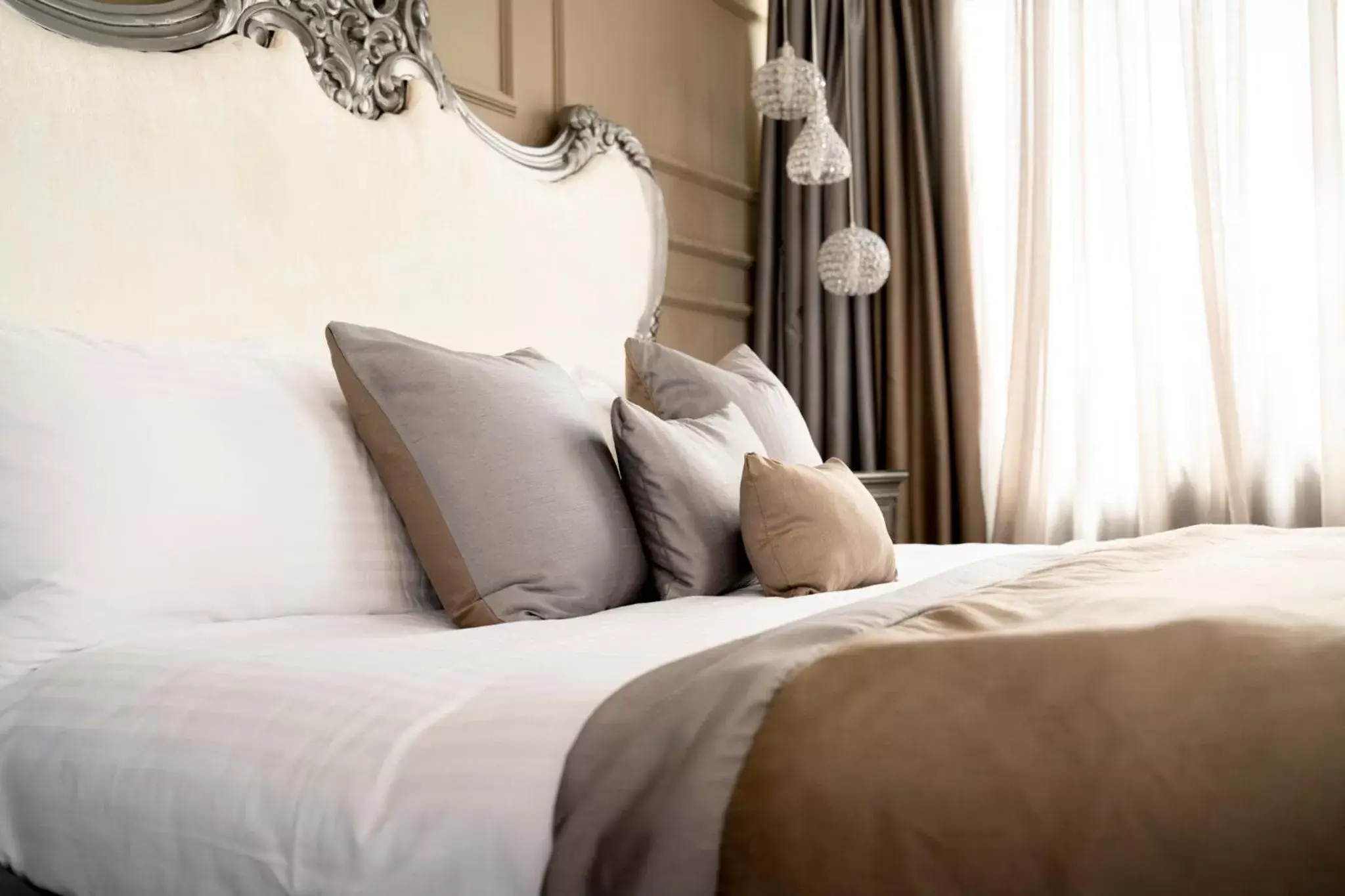 Bed in Derwent Manor Boutique Hotel, BW Premier Collection