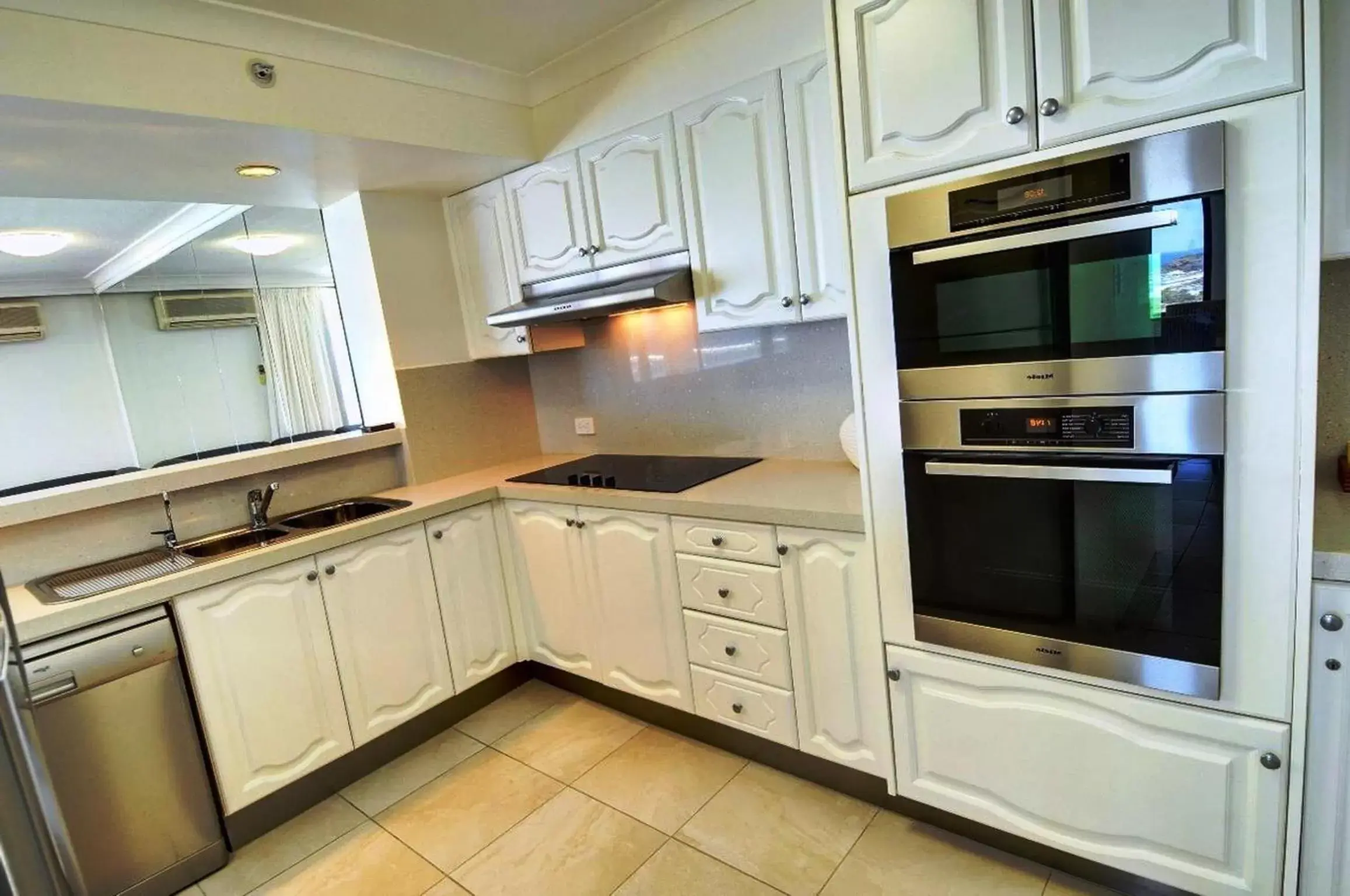 Kitchen or kitchenette, Kitchen/Kitchenette in Coolum Caprice