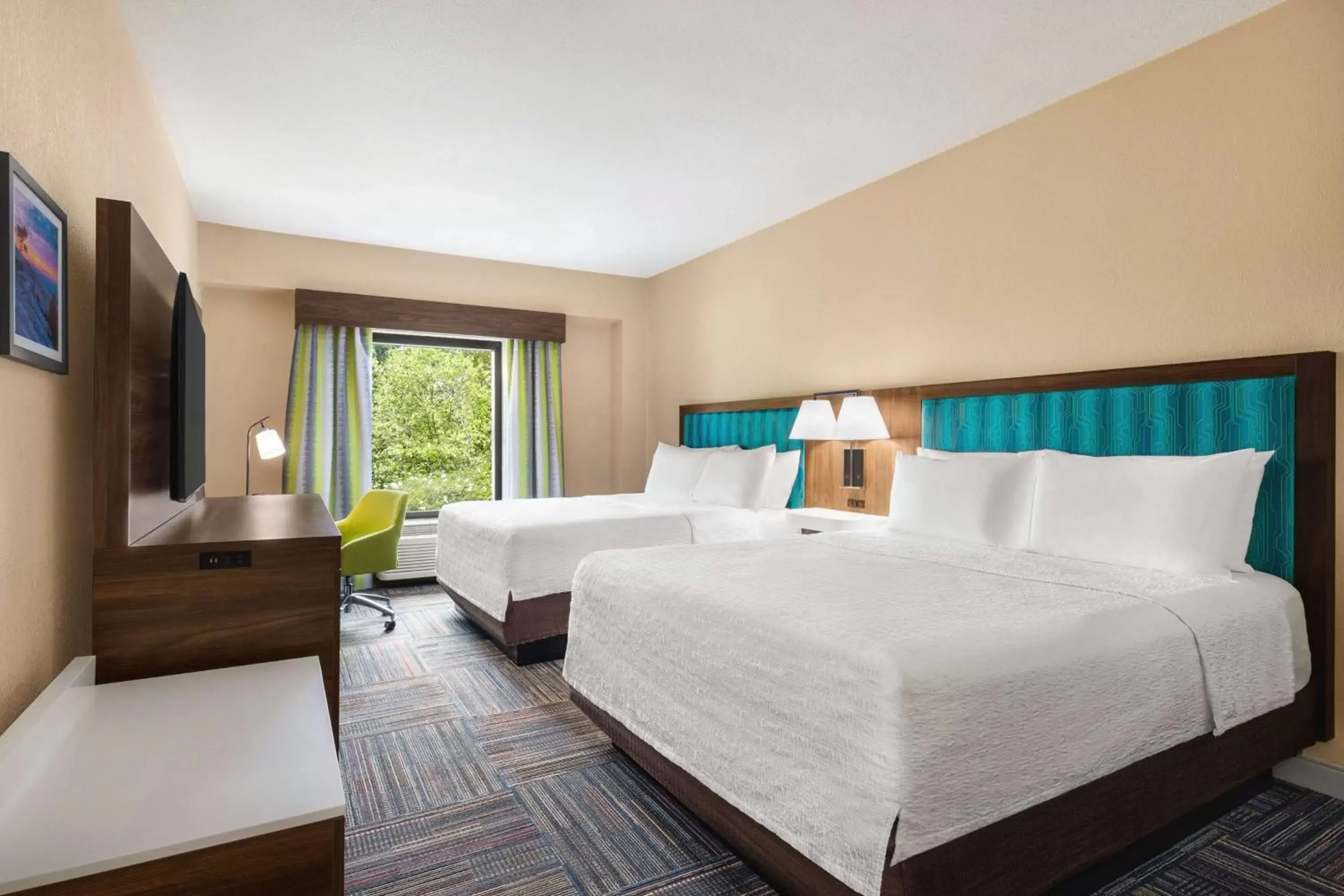 Bedroom, Bed in Hampton Inn Atlanta-Stone Mountain