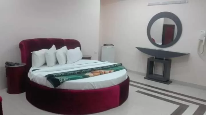 Bed in Hotel Grace inn