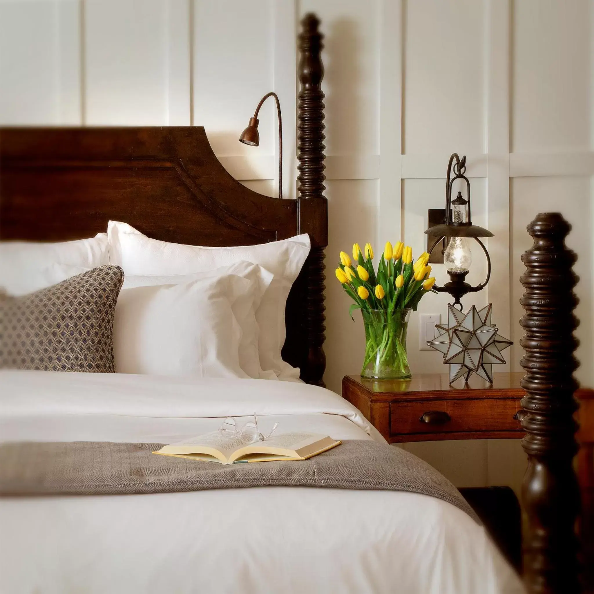 Decorative detail, Bed in L'Auberge De Sedona