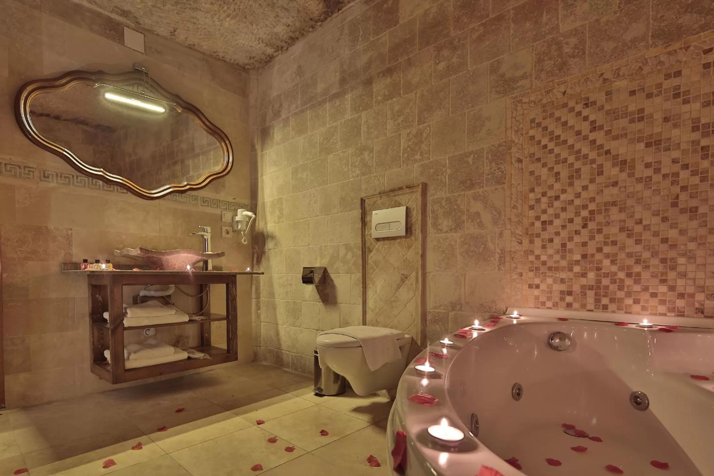 Other in Shoestring Cave House