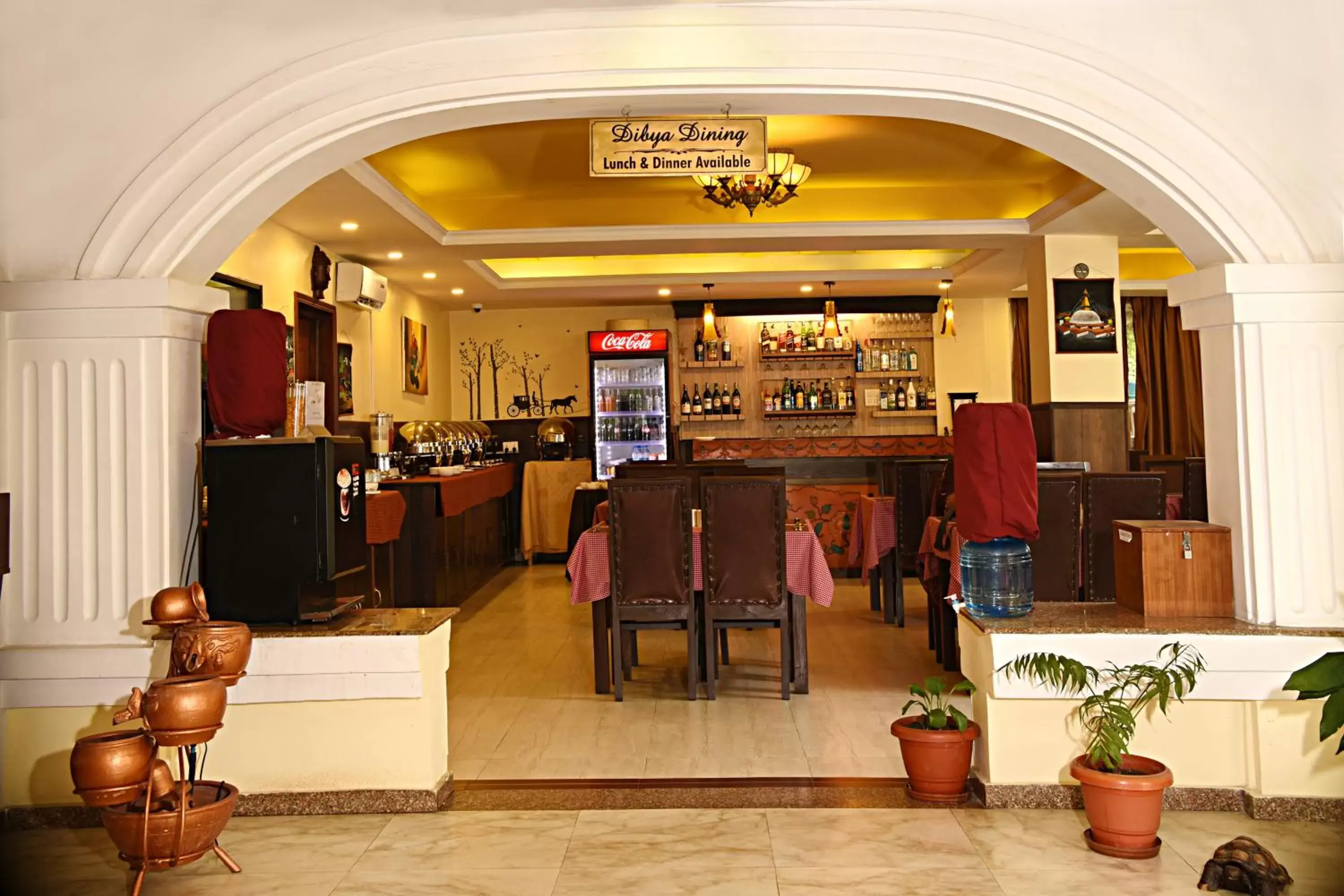 Lounge or bar in DOM Himalaya Hotel